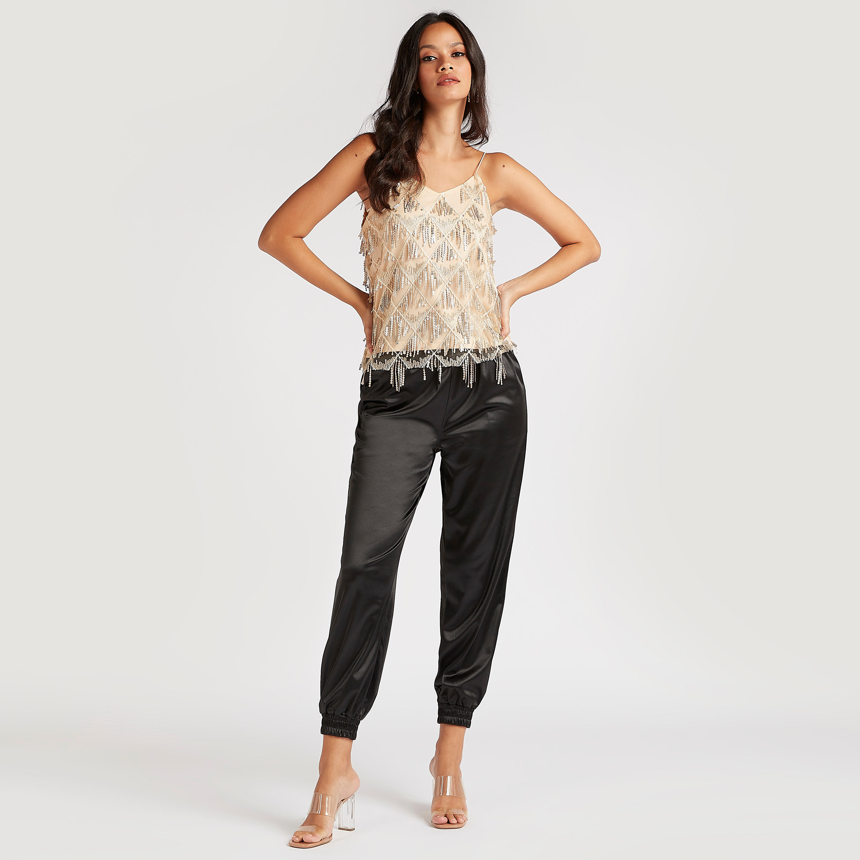 بلوزة كامي مزيّنة بياقة v وتفاصيل حزام من تو إكستريمز-women-clothing-shirtsandblouses-blouses-image-2