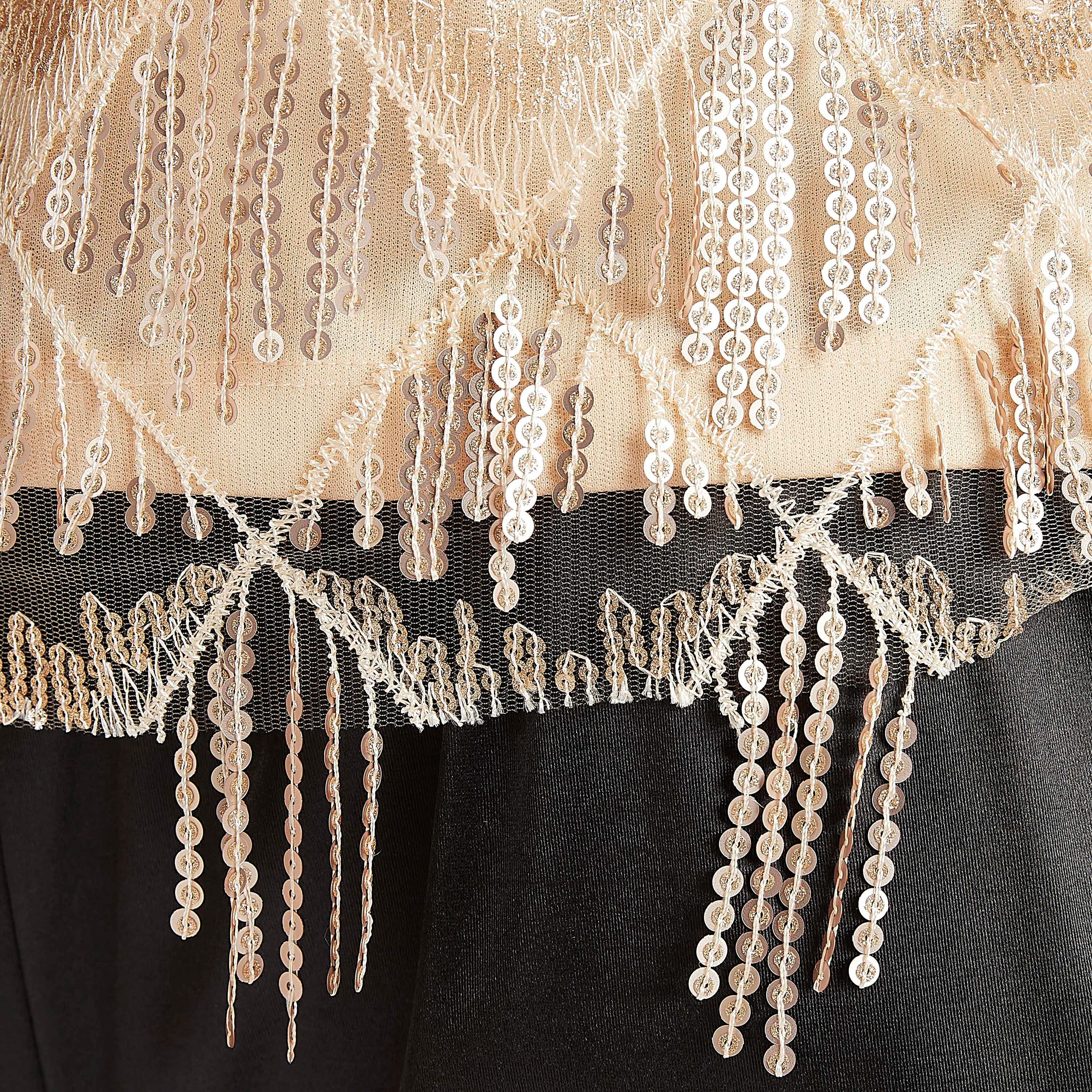 بلوزة كامي مزيّنة بياقة v وتفاصيل حزام من تو إكستريمز-women-clothing-shirtsandblouses-blouses-image-5