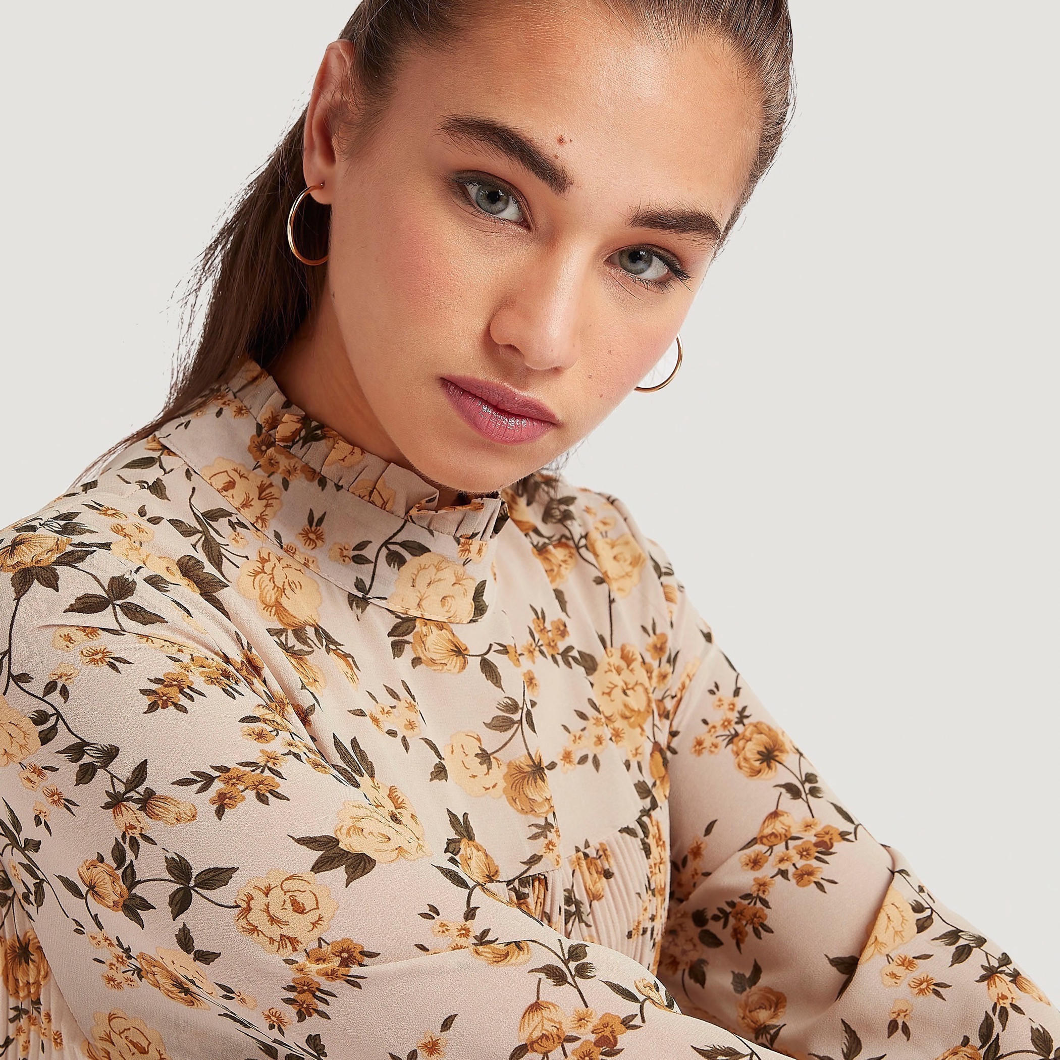 فستان ميدي بطبعات أزهار وياقة بكشكشة وحزام رباط من تو إكستريمز-women-clothing-dresses-image-3
