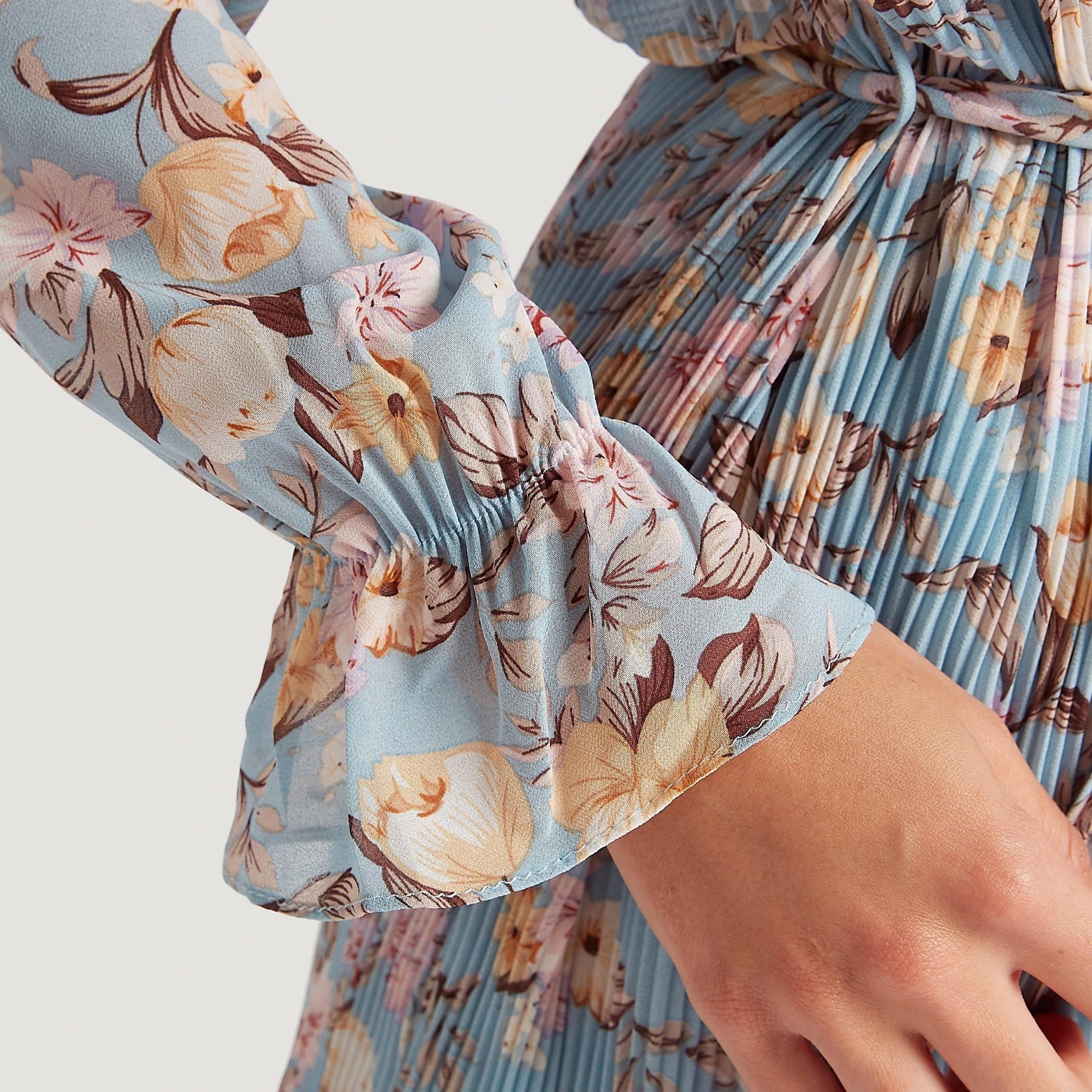 فستان ميدي إيه لاين بطبعات أزهار وياقة بكشكشة من تو إكستريمز-women-clothing-dresses-image-3