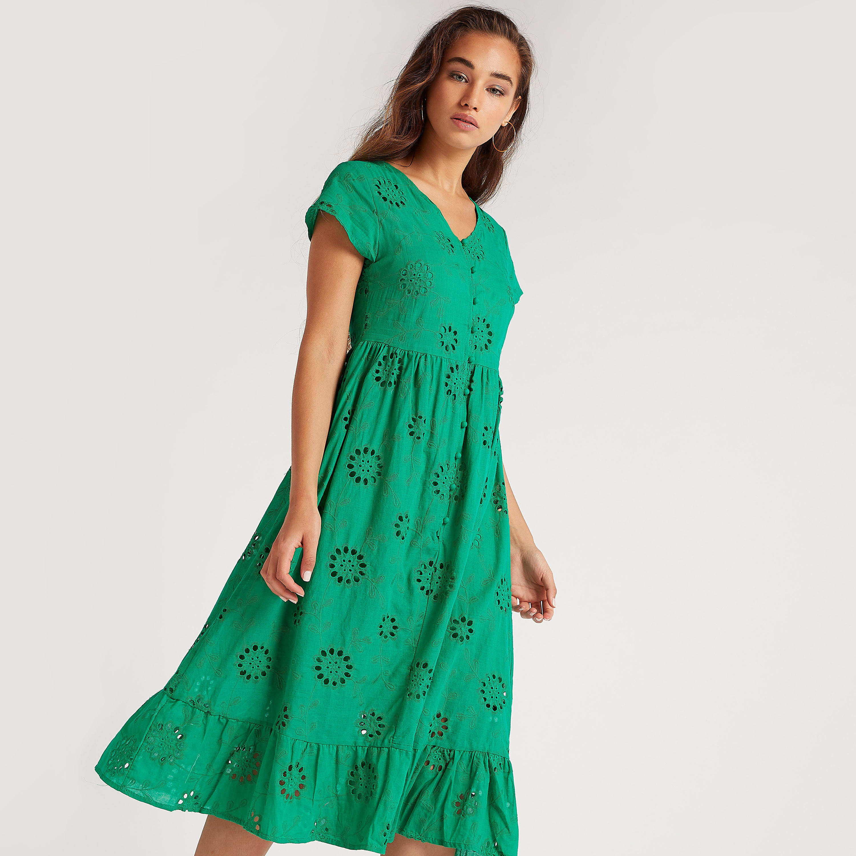 فستان دانتيل إيه لاين ميدي بأكمام قصيرة وياقة v من تو إكستريمز-women-clothing-dresses-image-1