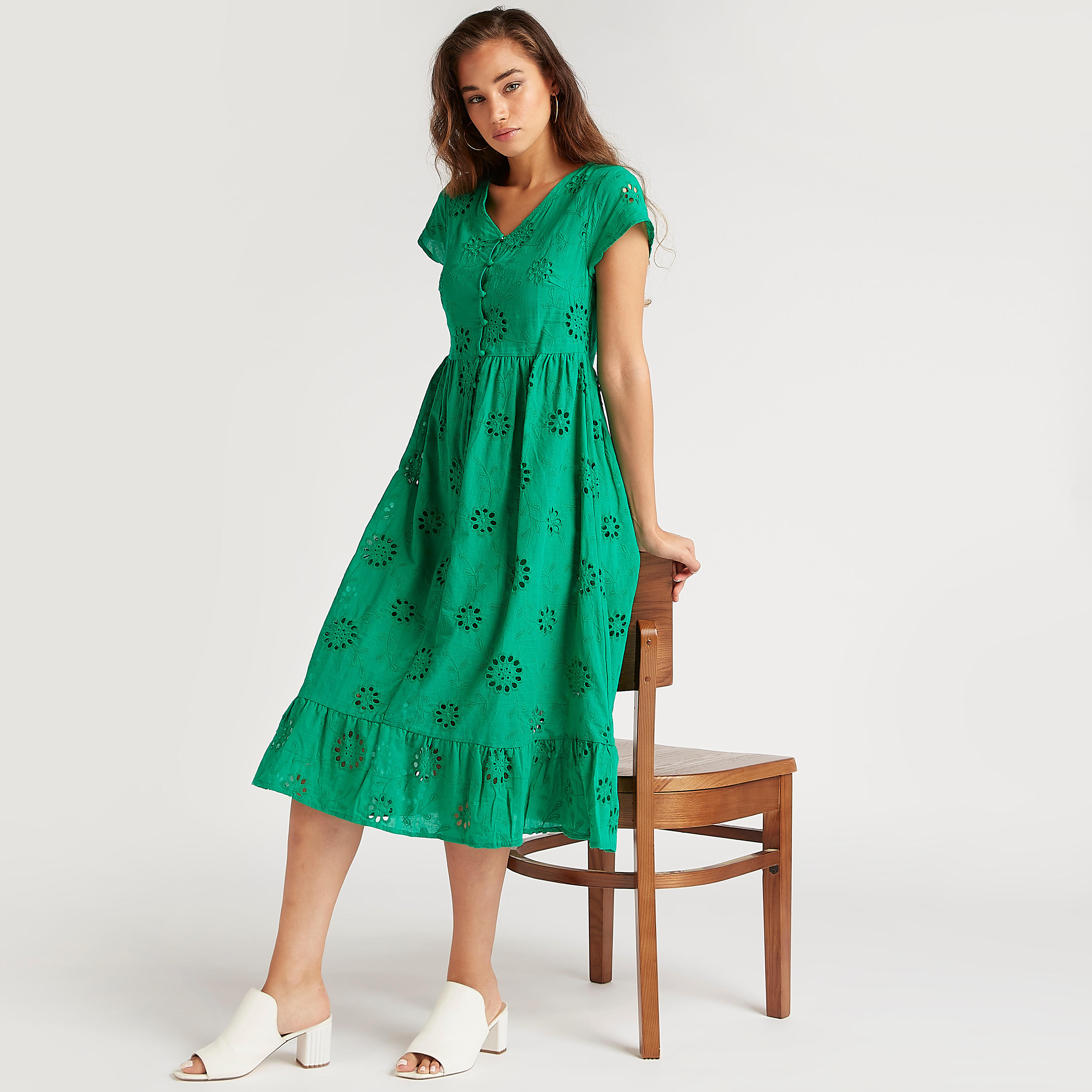 فستان دانتيل إيه لاين ميدي بأكمام قصيرة وياقة v من تو إكستريمز-women-clothing-dresses-image-2