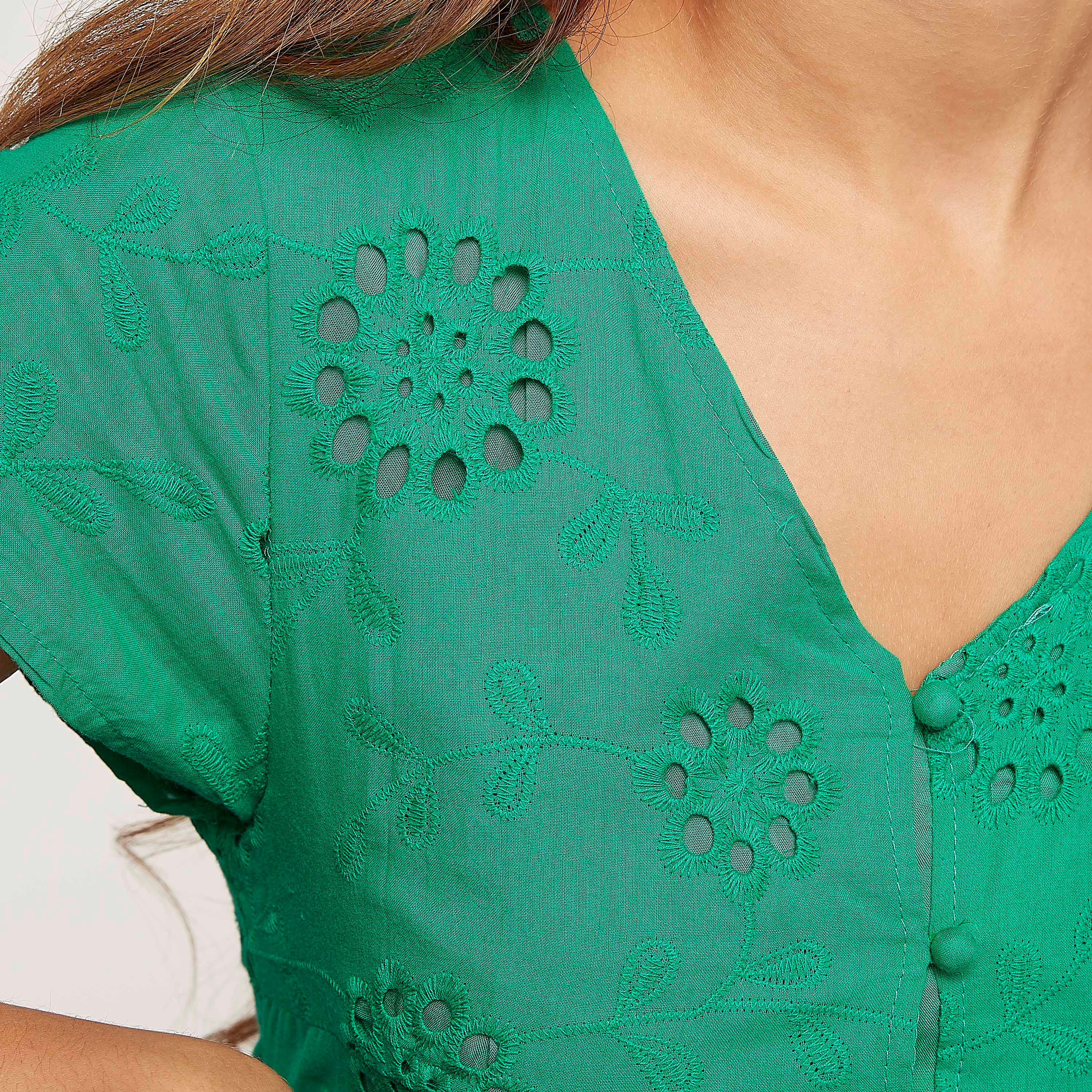 فستان دانتيل إيه لاين ميدي بأكمام قصيرة وياقة v من تو إكستريمز-women-clothing-dresses-image-3