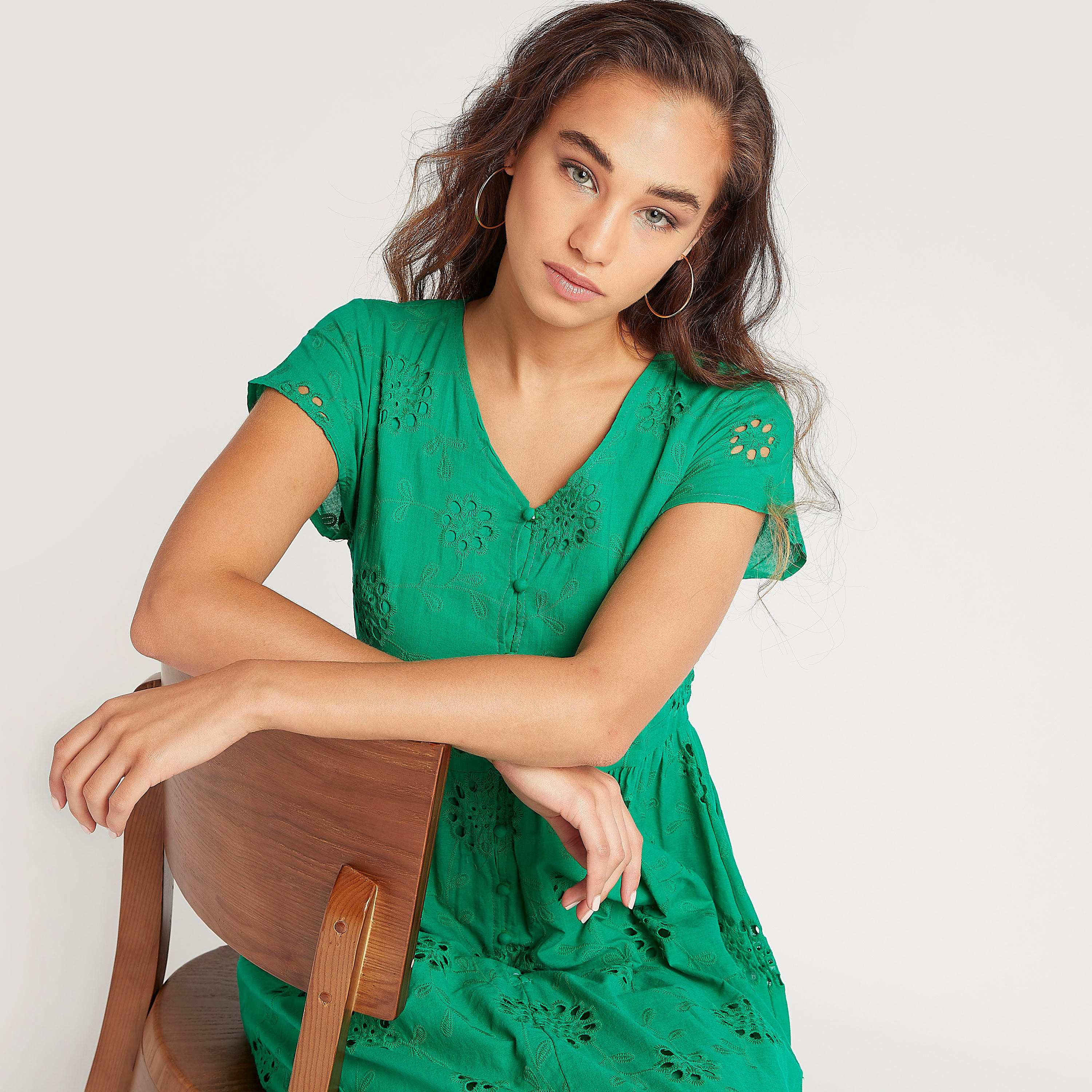 فستان دانتيل إيه لاين ميدي بأكمام قصيرة وياقة v من تو إكستريمز-women-clothing-dresses-image-5