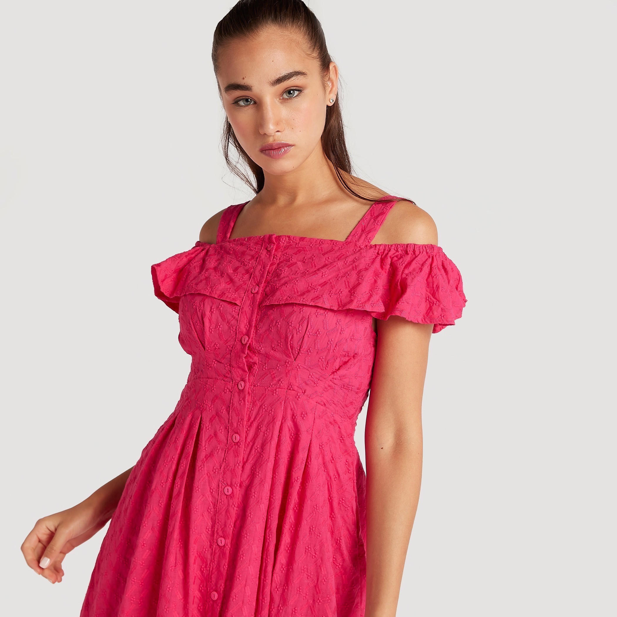 فستان إيه لاين ميدي دانتيل بحمّالات رفيعة من تو إكستريمز-women-clothing-dresses-image-3