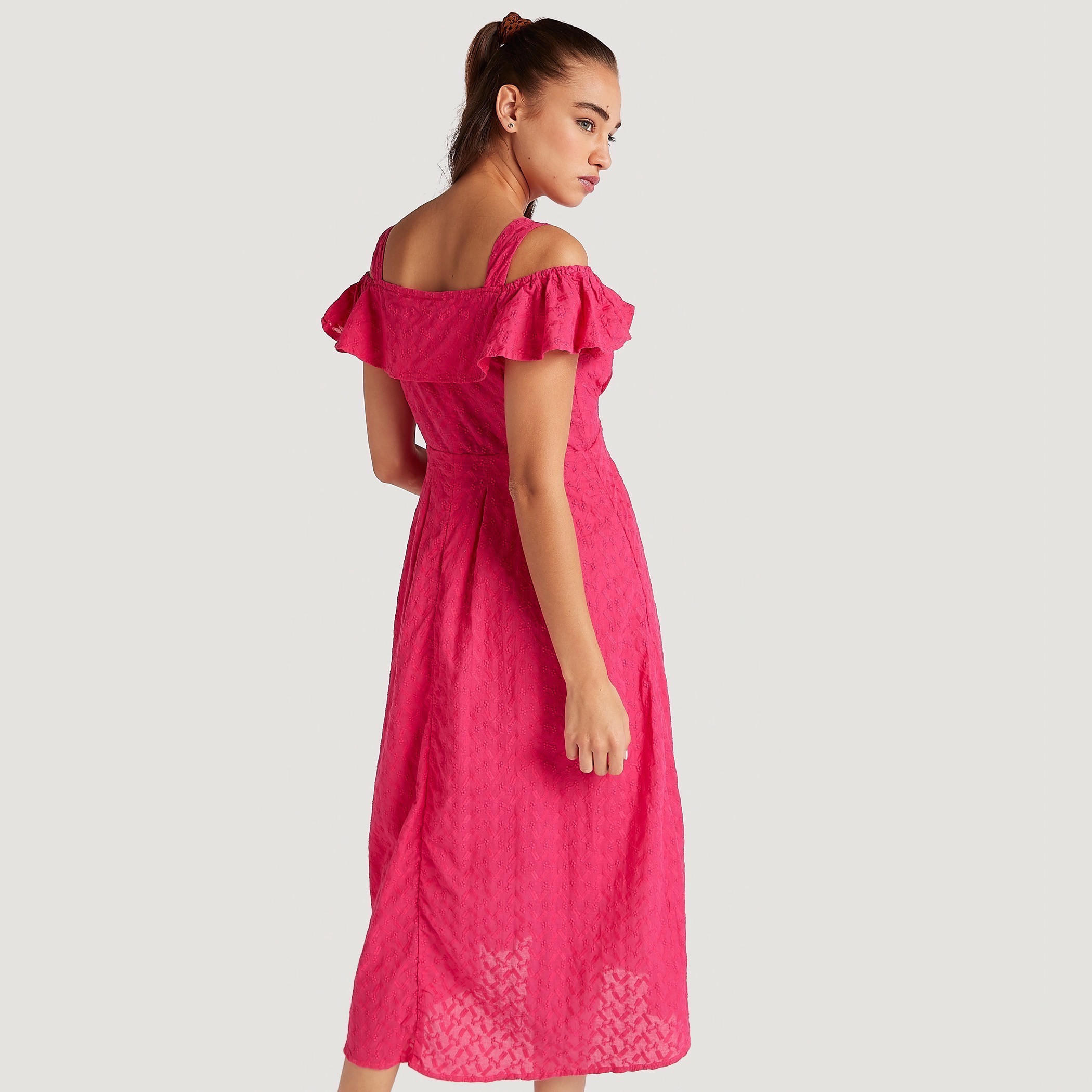 فستان إيه لاين ميدي دانتيل بحمّالات رفيعة من تو إكستريمز-women-clothing-dresses-image-4