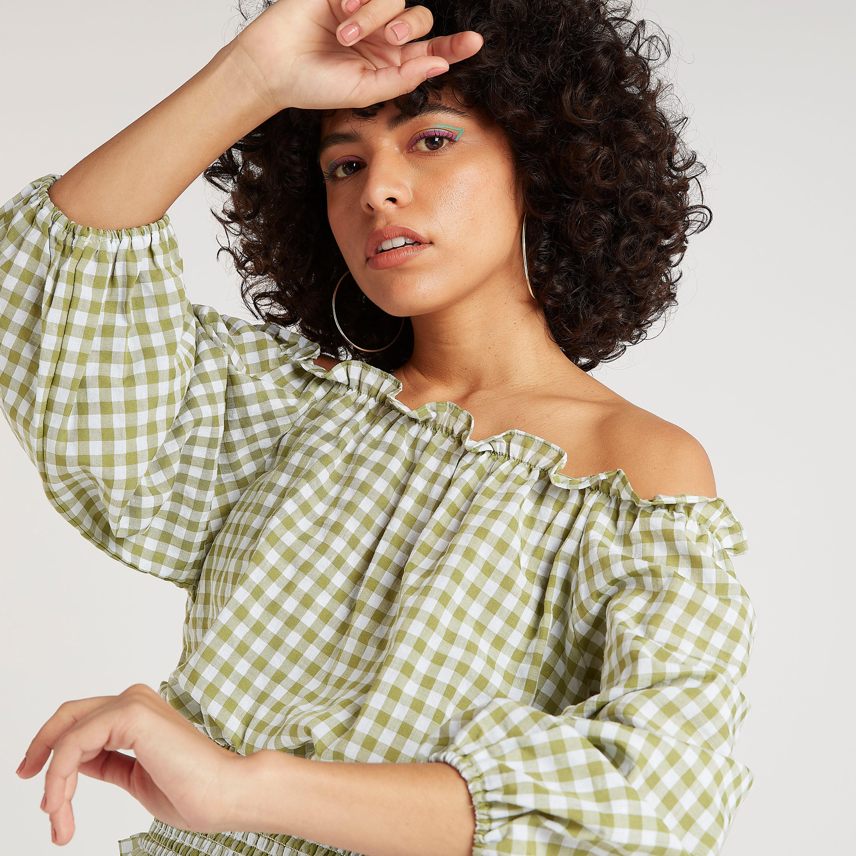 بلوزة قصيرة كاروهات بأكمام طويلة وأطراف مطرّزة من تو إكستريمز-women-clothing-shirtsandblouses-blouses-image-3