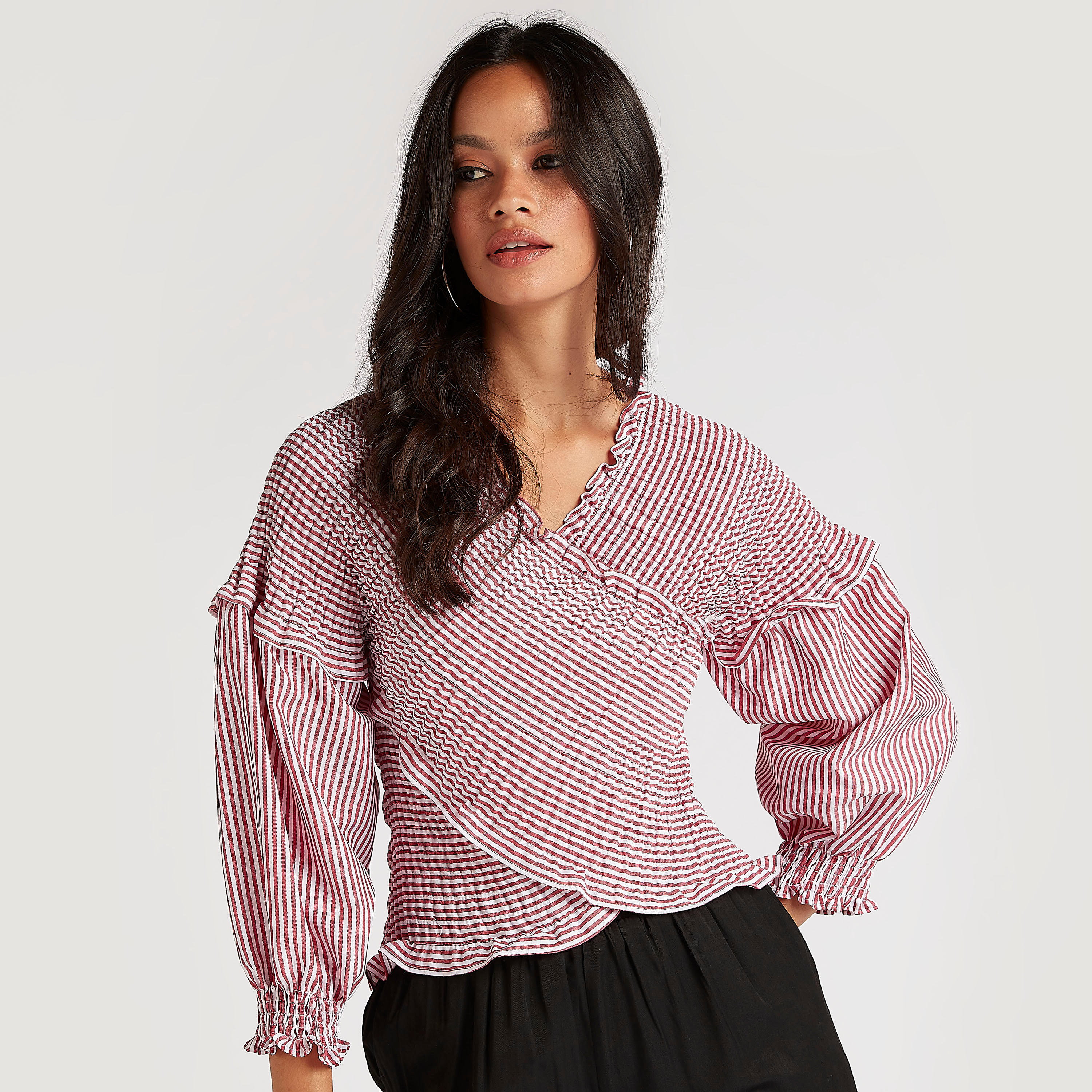 بلوزة قصيرة مخطّطة بياقة v وأكمام طويلة من تو إكستريمز-women-clothing-shirtsandblouses-blouses-image-1