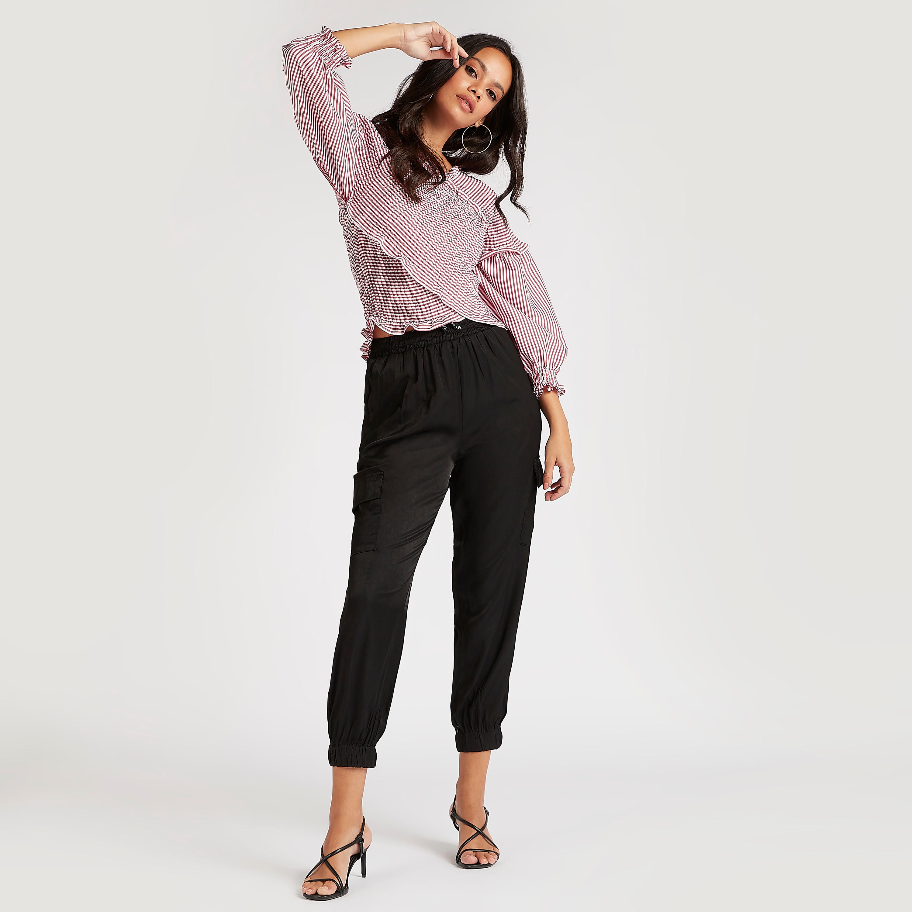 بلوزة قصيرة مخطّطة بياقة v وأكمام طويلة من تو إكستريمز-women-clothing-shirtsandblouses-blouses-image-2