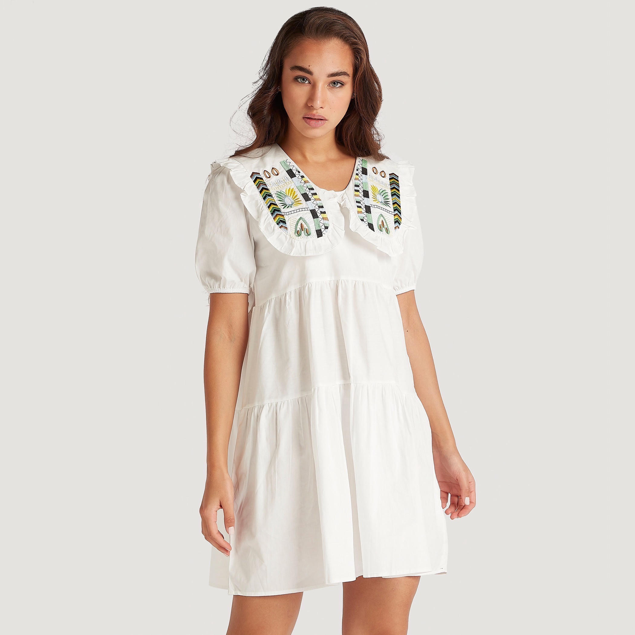 فستان مستدام قصير إيه لاين مطرّز بأكمام قصيرة منفوخة من تو إكستريمز-women-clothing-dresses-image-1