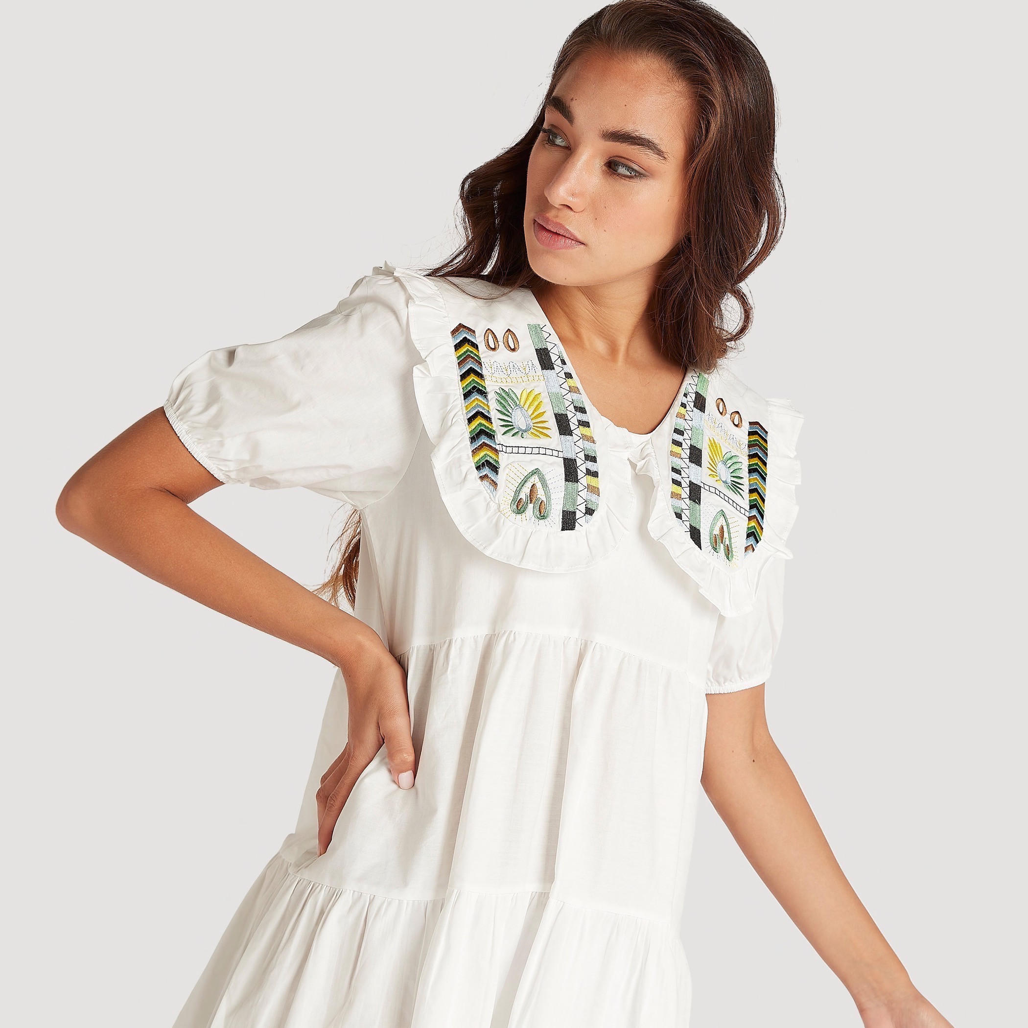 فستان مستدام قصير إيه لاين مطرّز بأكمام قصيرة منفوخة من تو إكستريمز-women-clothing-dresses-image-5