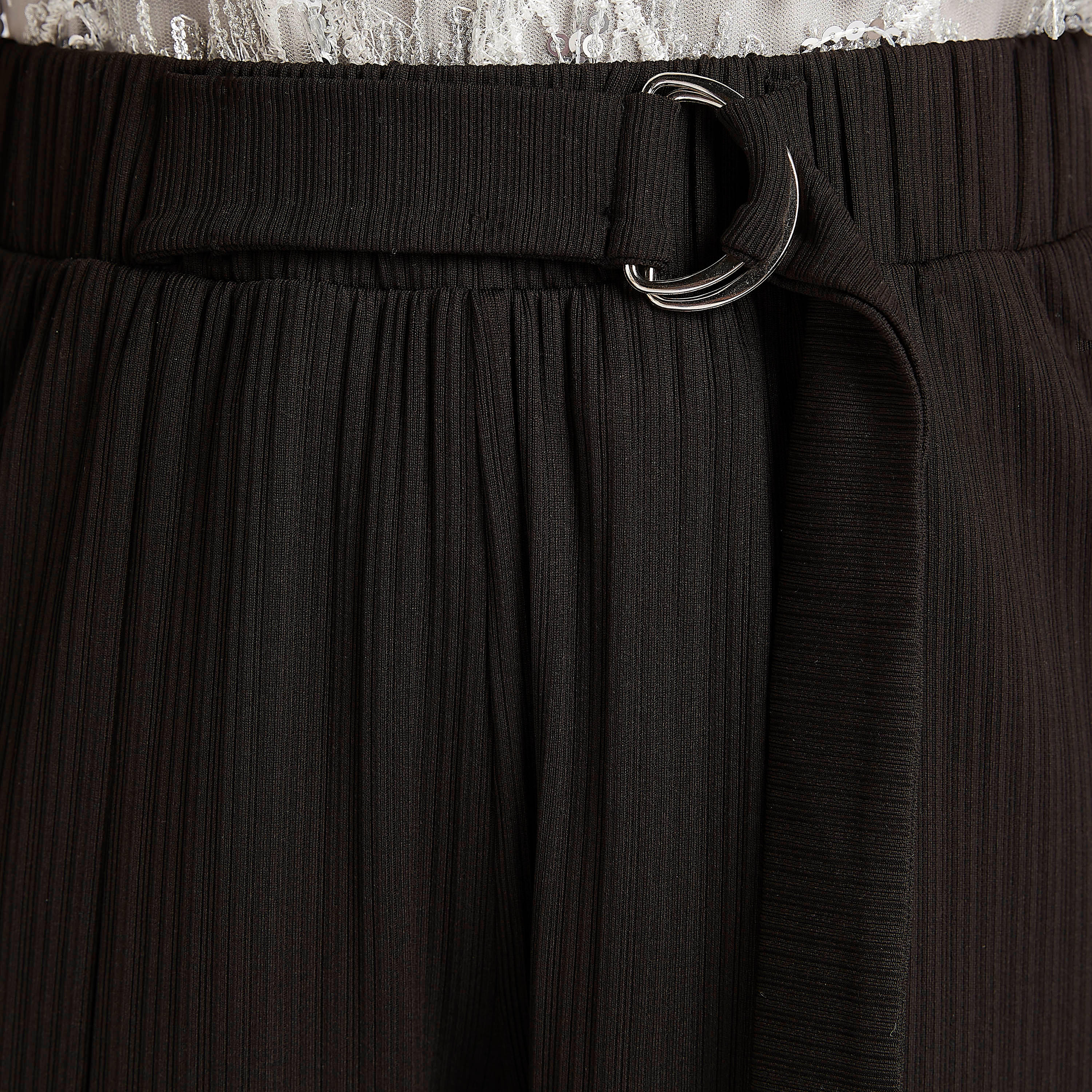 بنطلون قصير بارز الملمس بخصر متوسّط الارتفاع وفتحات جانبيّة من تو إكستريمز-women-clothing-bottoms-trousers-image-3