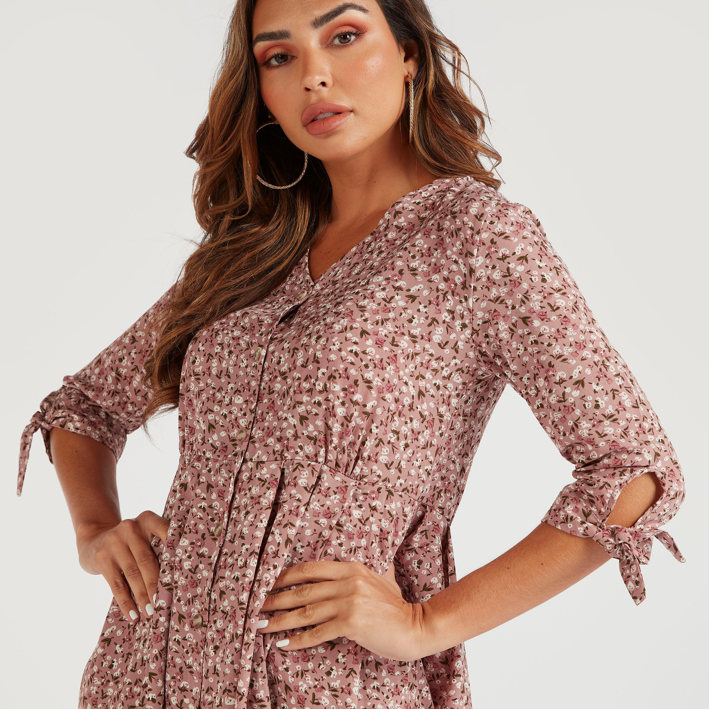 فستان ميدي متعدّد الطبقات بياقة V وأكمام 3/4 وطبعات أزهار من توإكستريمز-women-clothing-dresses-image-3