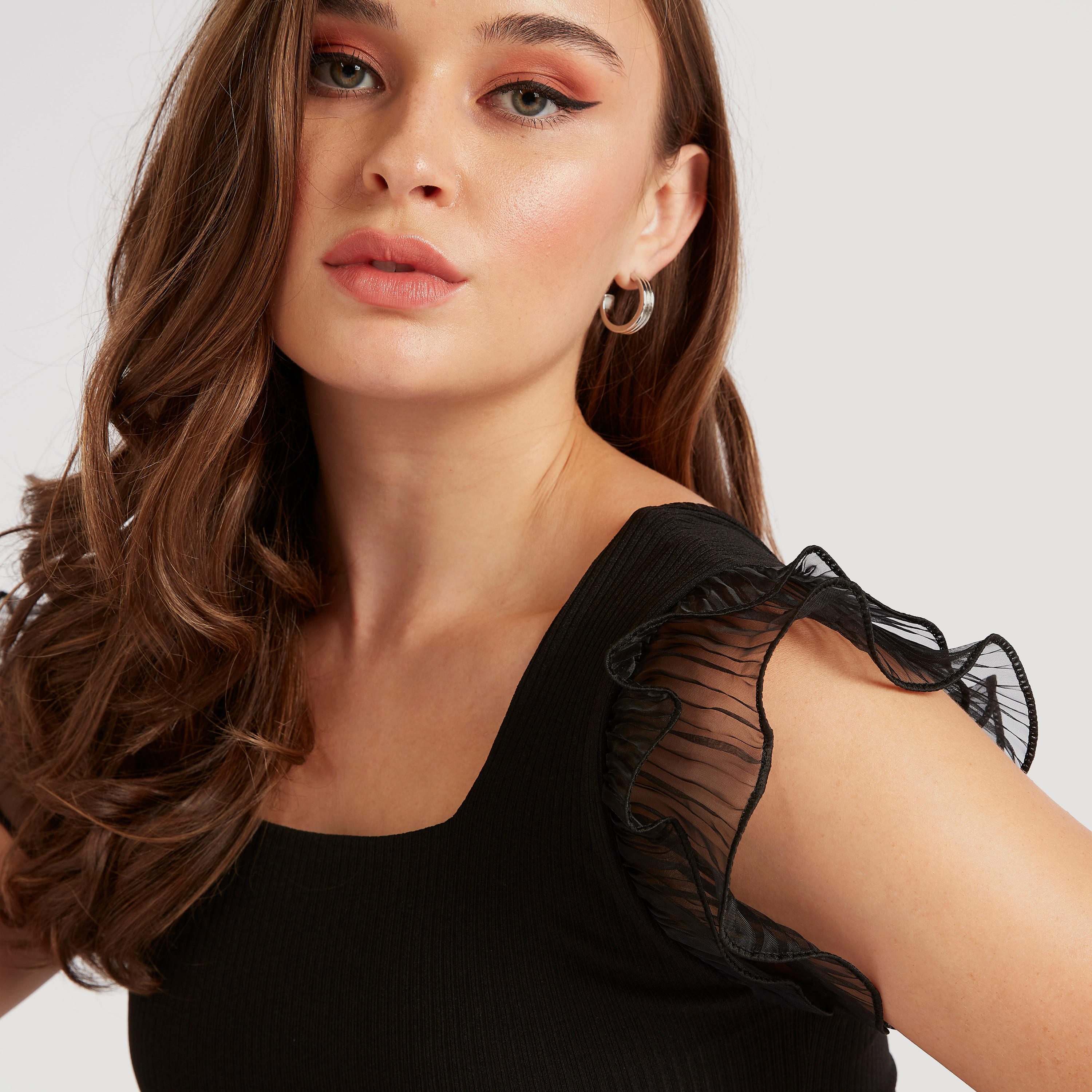 بلوزة بارزة الملمس بياقة مربّعة وتفاصيل كشكشة من تو إكستريمز-women-clothing-shirtsandblouses-blouses-image-3