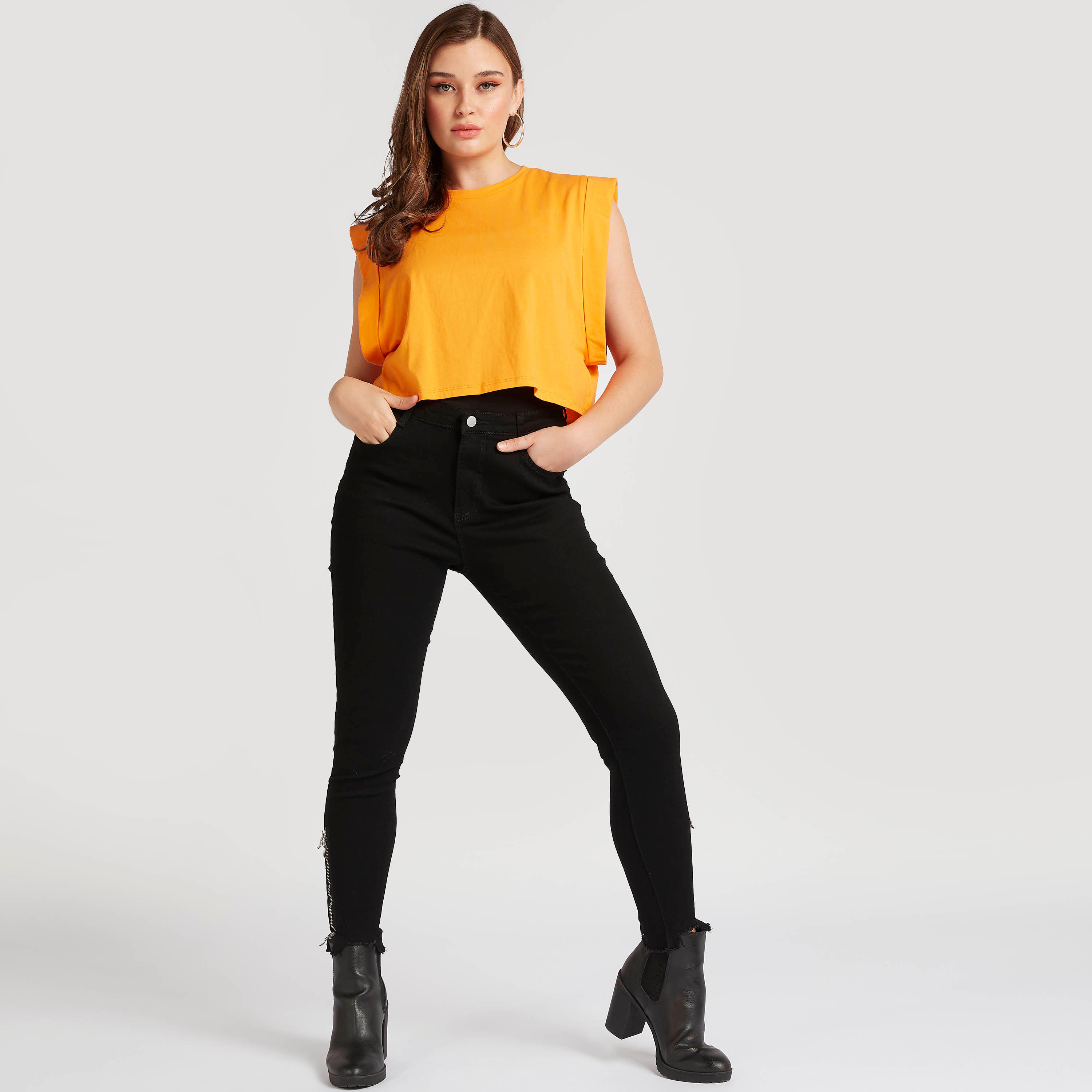 بنطلون جينز دينم سادة بقصّة سكيني بتفاصيل سحّاب-women-clothing-bottoms-jeans-image-2