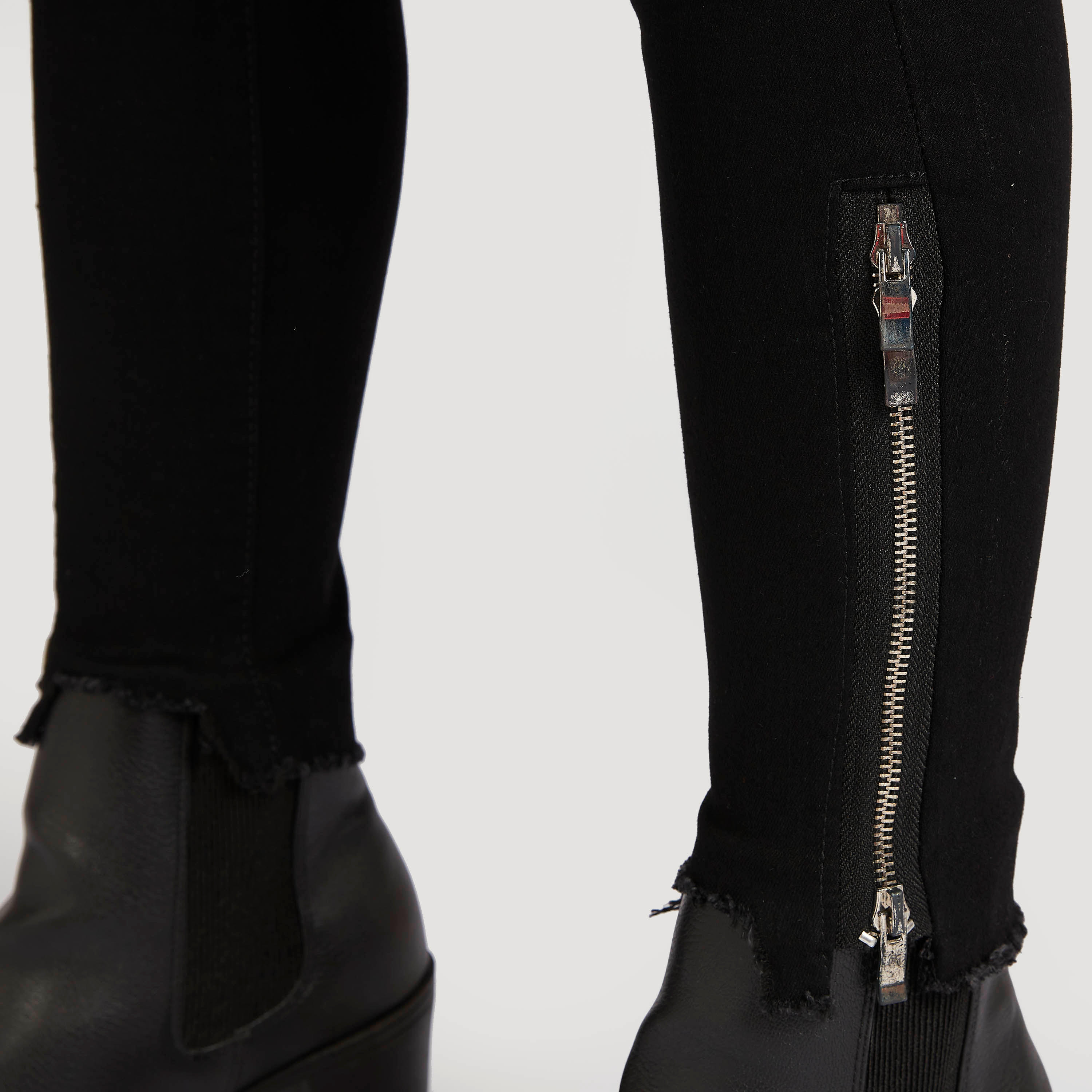 بنطلون جينز دينم سادة بقصّة سكيني بتفاصيل سحّاب-women-clothing-bottoms-jeans-image-3