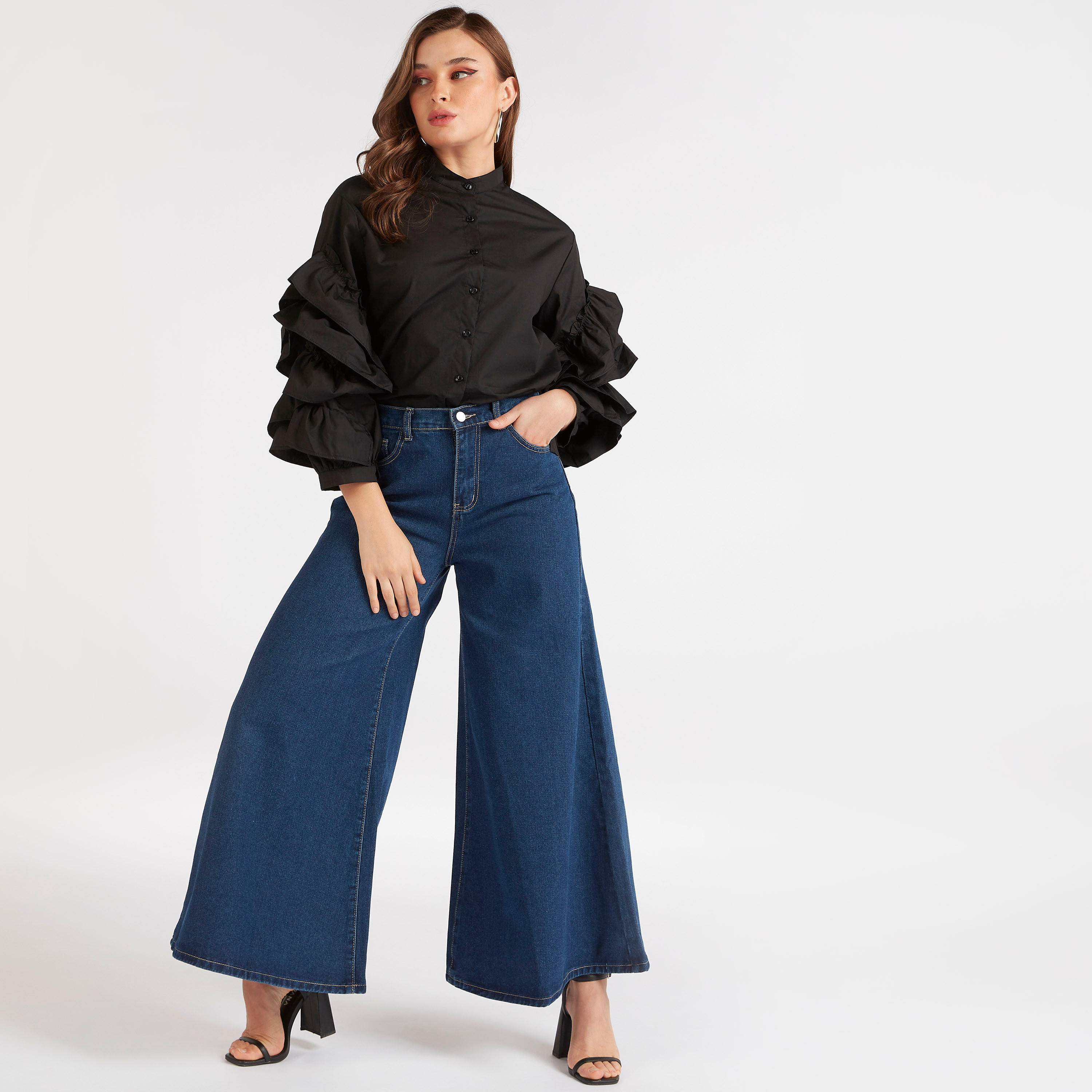 بنطلون واسع سادة بأزرار وجيوب وخصر مرتفع من توإكستريمز-women-clothing-bottoms-jeans-image-2