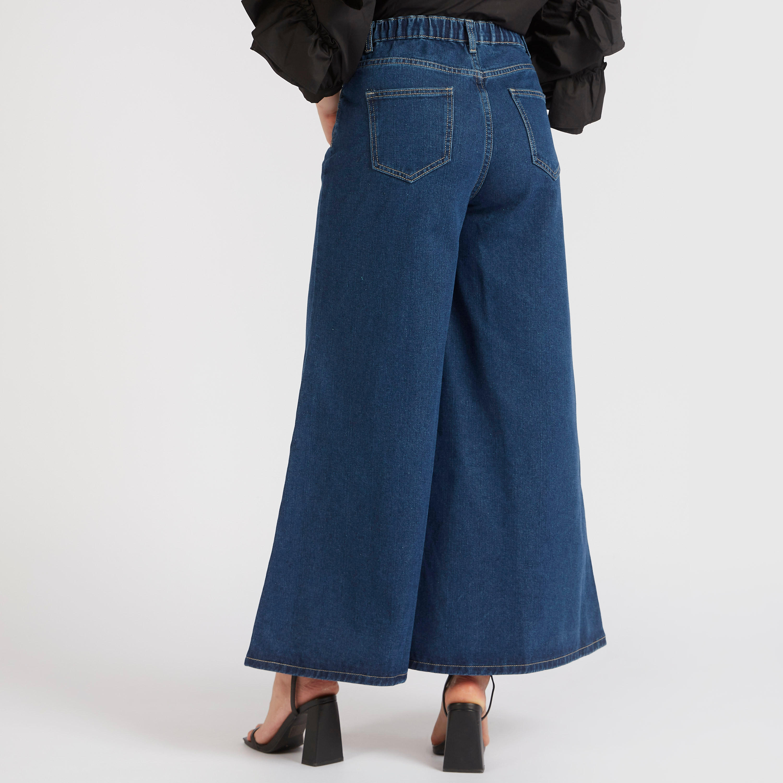 بنطلون واسع سادة بأزرار وجيوب وخصر مرتفع من توإكستريمز-women-clothing-bottoms-jeans-image-4