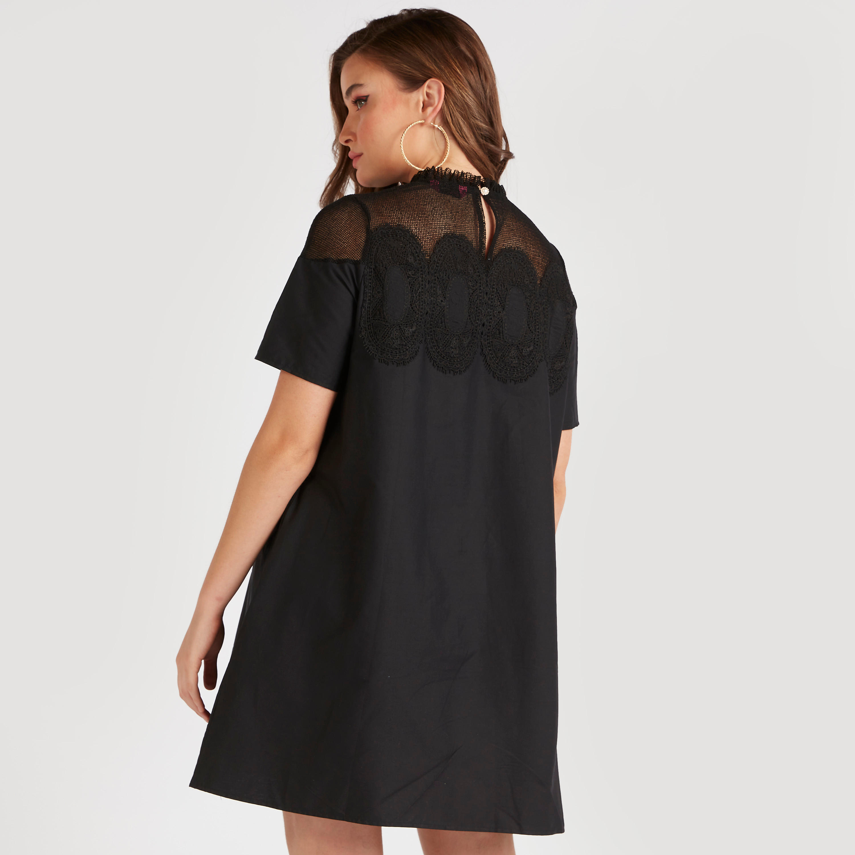 فستان قصير إيه لاين مطرز بياقة عالية وجيوب من توإكستريمز-women-clothing-dresses-image-4