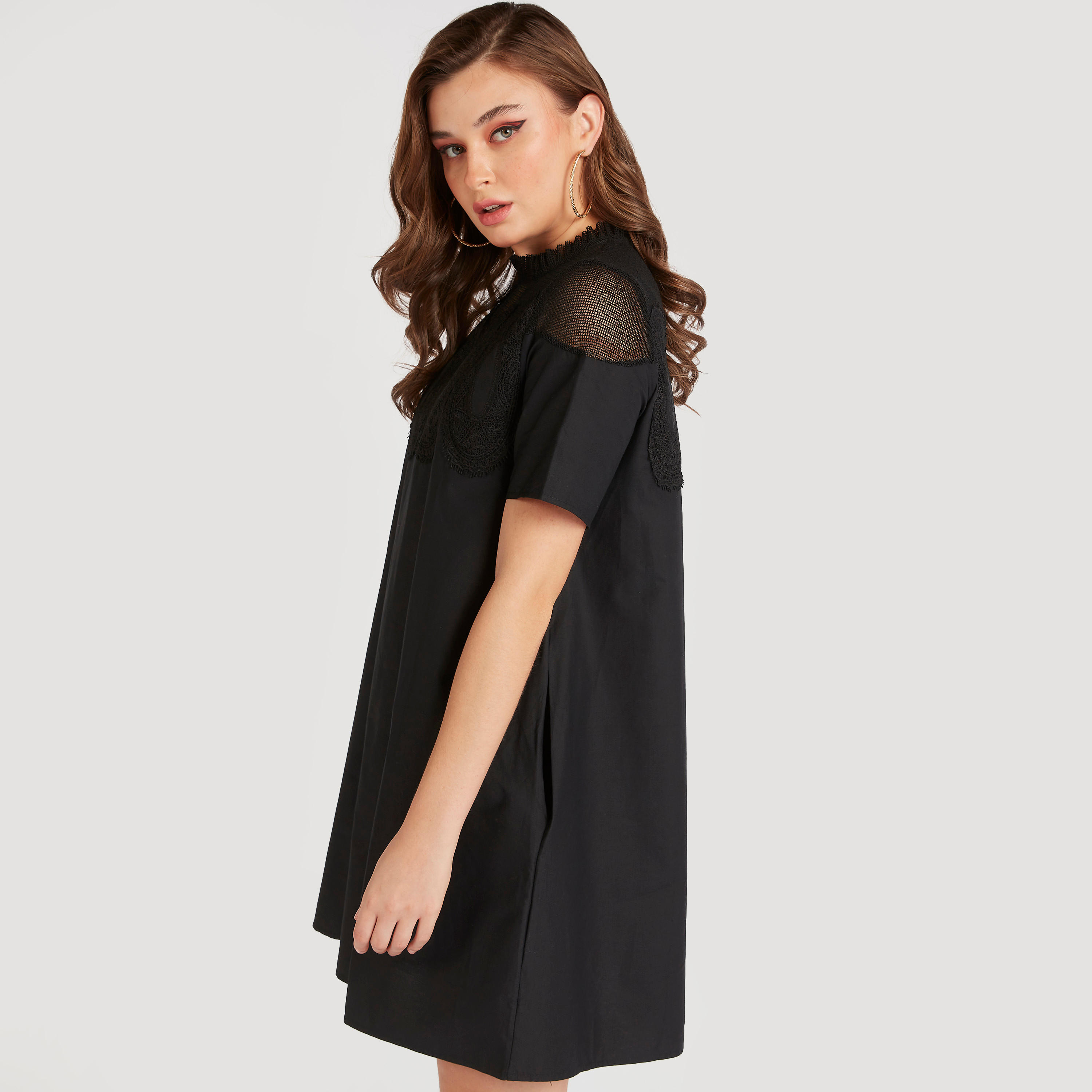 فستان قصير إيه لاين مطرز بياقة عالية وجيوب من توإكستريمز-women-clothing-dresses-image-5