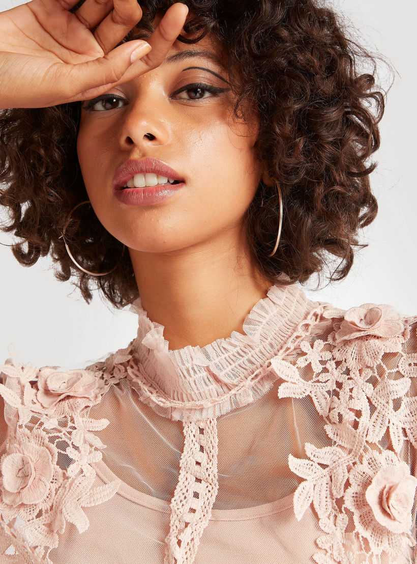 فستان شبكي بتفاصيل دانتيل وأكمام قصيرة من تو إكستريمز-women-clothing-dresses-image-6