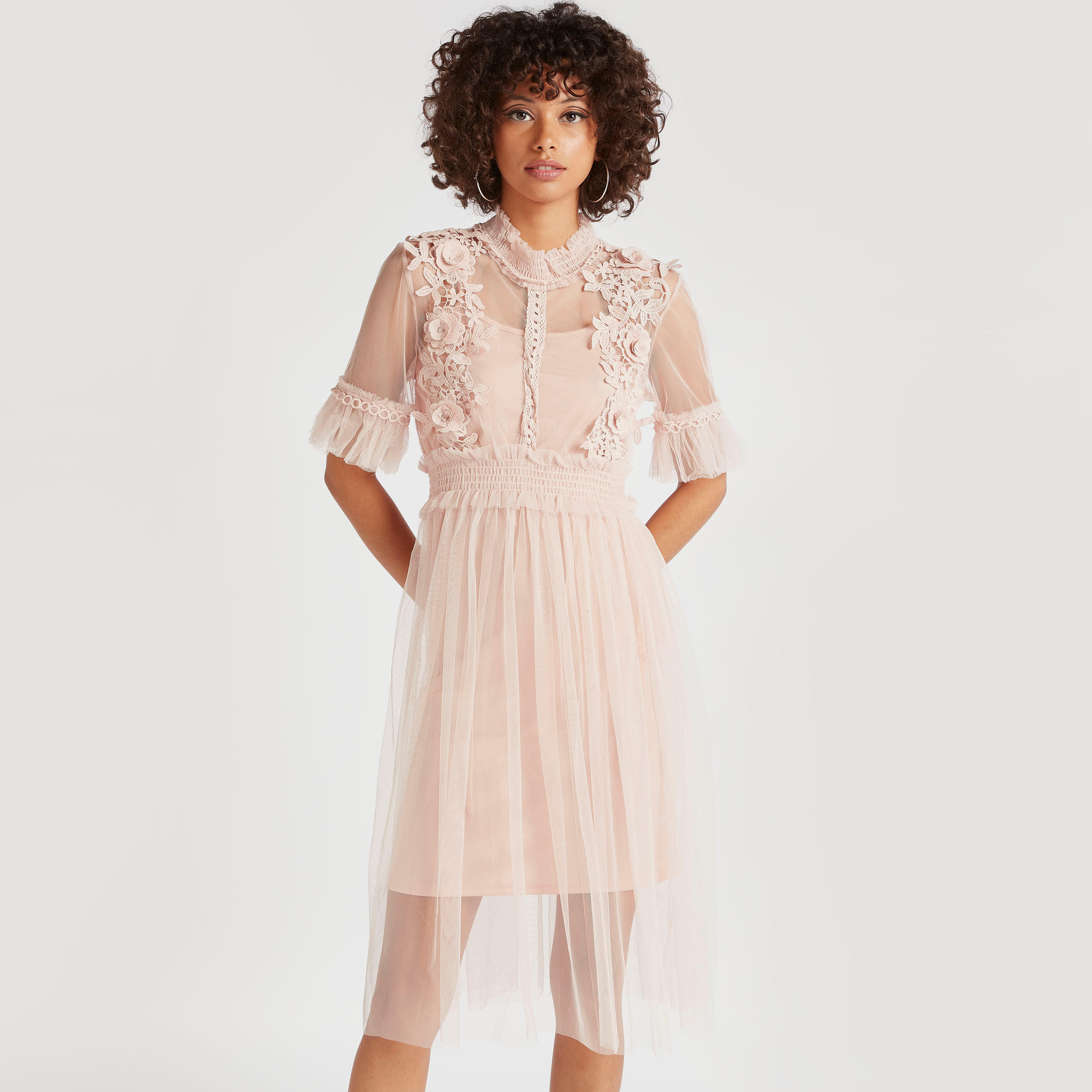 فستان شبكي بتفاصيل دانتيل وأكمام قصيرة من تو إكستريمز-women-clothing-dresses-image-7
