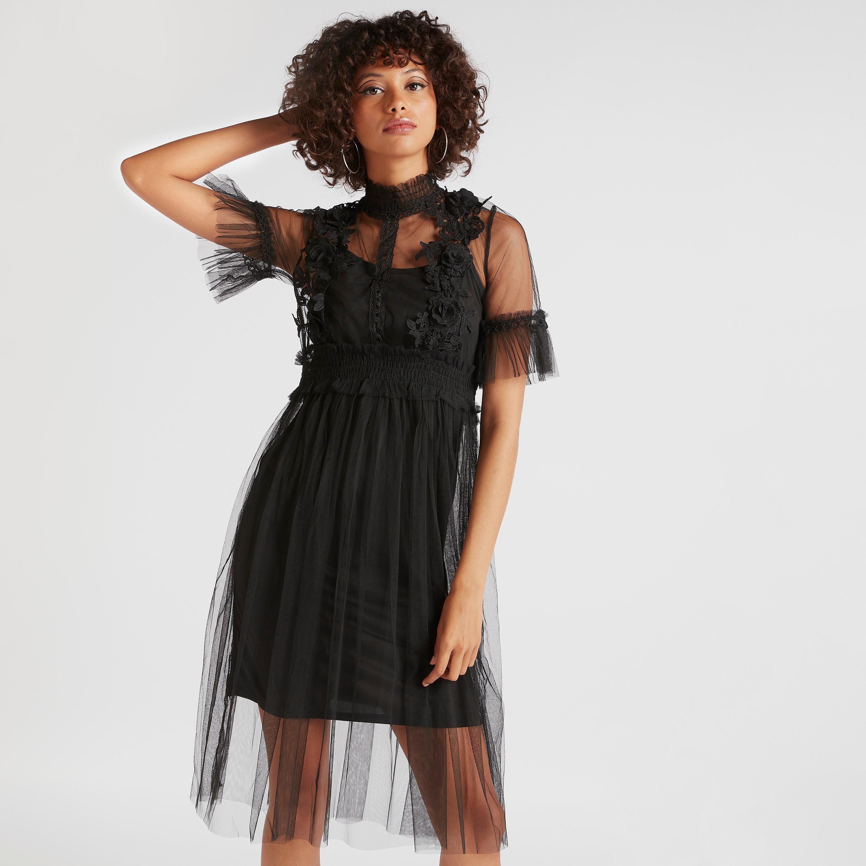 فستان شبكي بتفاصيل دانتيل وأكمام قصيرة من تو إكستريمز-women-clothing-dresses-image-1