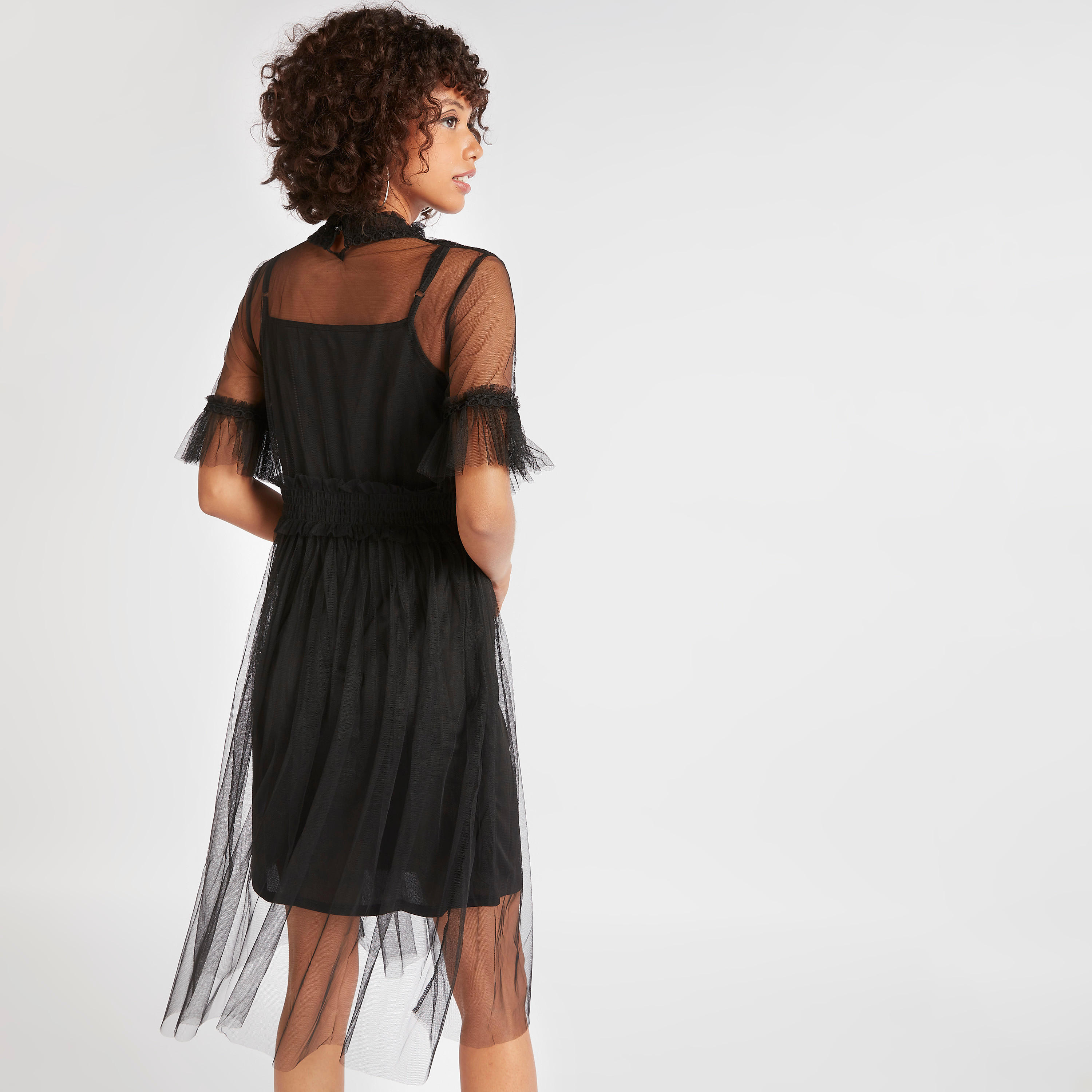فستان شبكي بتفاصيل دانتيل وأكمام قصيرة من تو إكستريمز-women-clothing-dresses-image-4