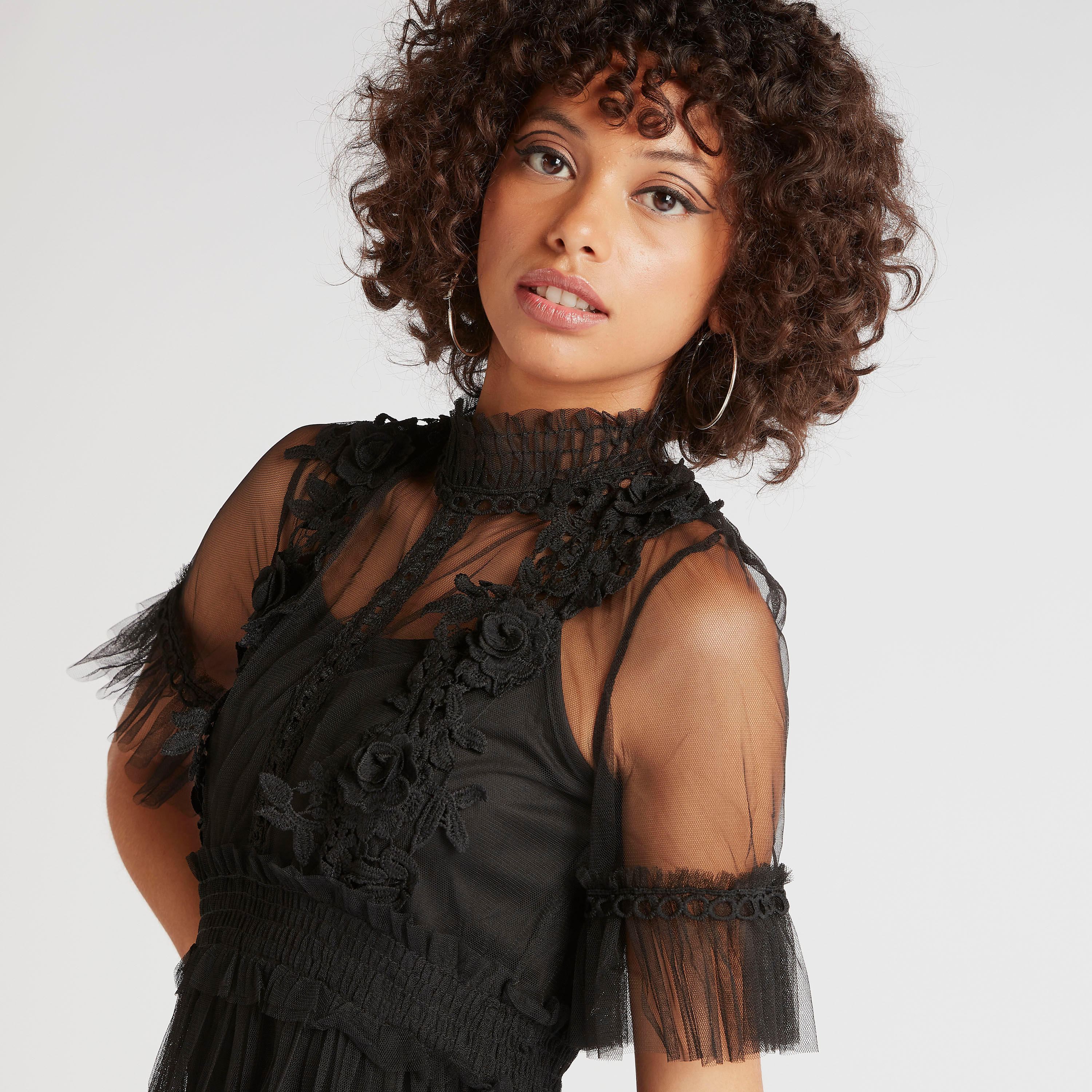 فستان شبكي بتفاصيل دانتيل وأكمام قصيرة من تو إكستريمز-women-clothing-dresses-image-7
