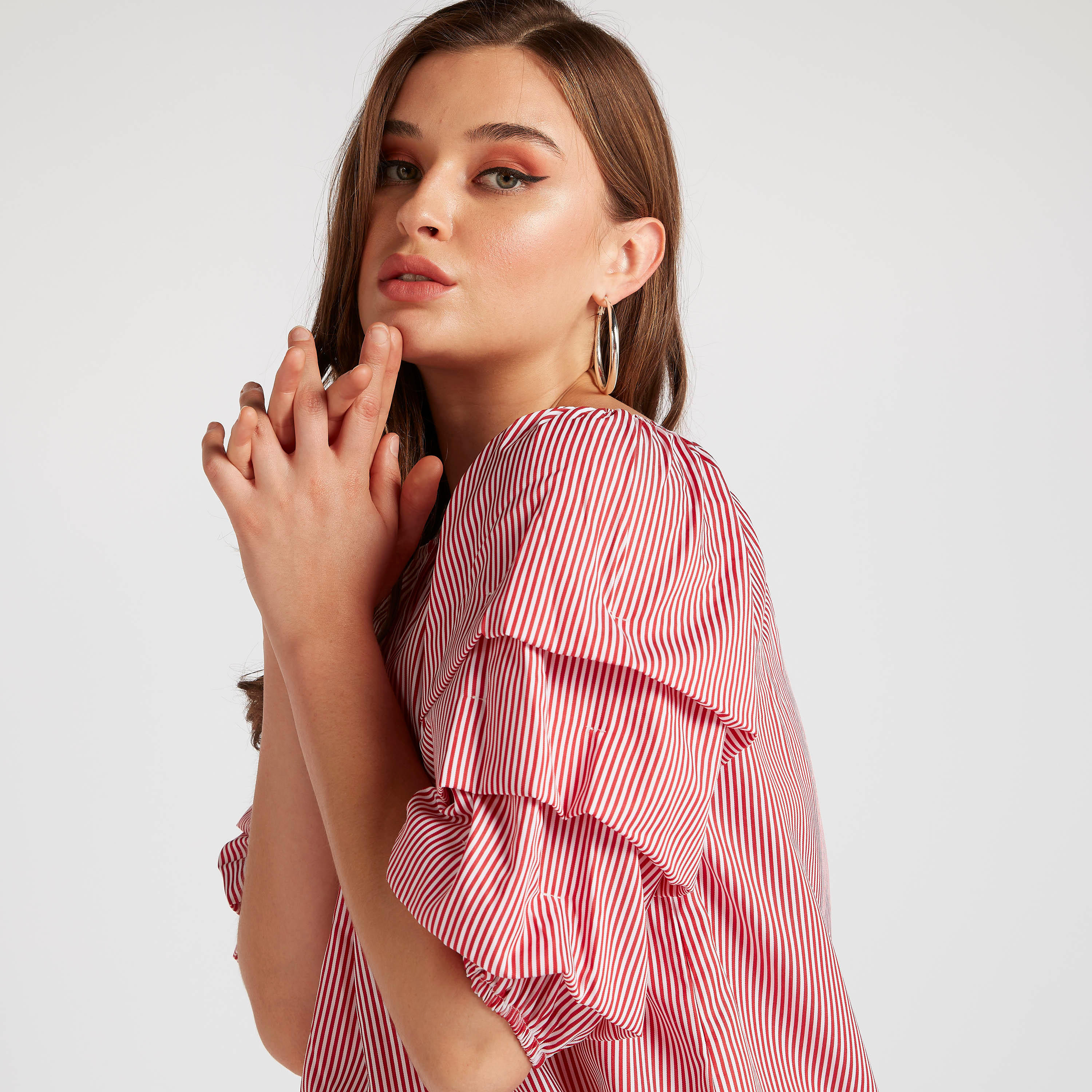 بلوزة مقلّمة بياقة مفتوحة وأكمام 3/4 من تو إكستريمز-women-clothing-shirtsandblouses-blouses-image-3