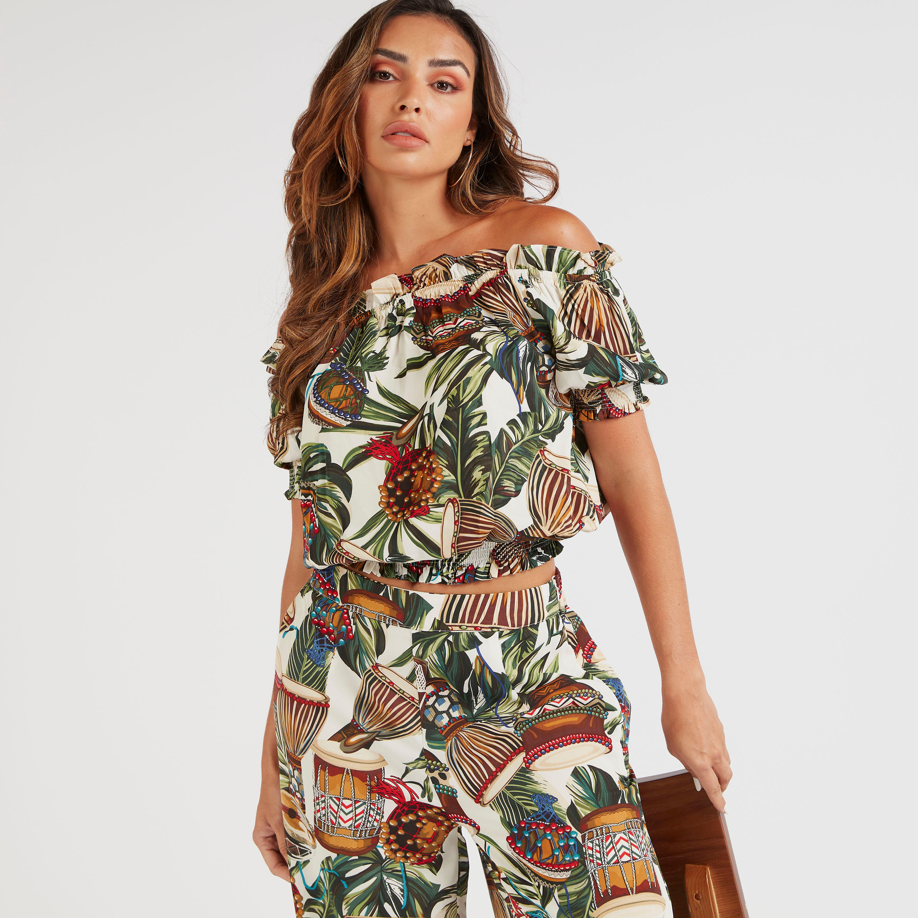بلوزة بياقة باردو وأكمام قصيرة وطبعات زهرية من توإكستريمز-women-clothing-shirtsandblouses-blouses-image-1