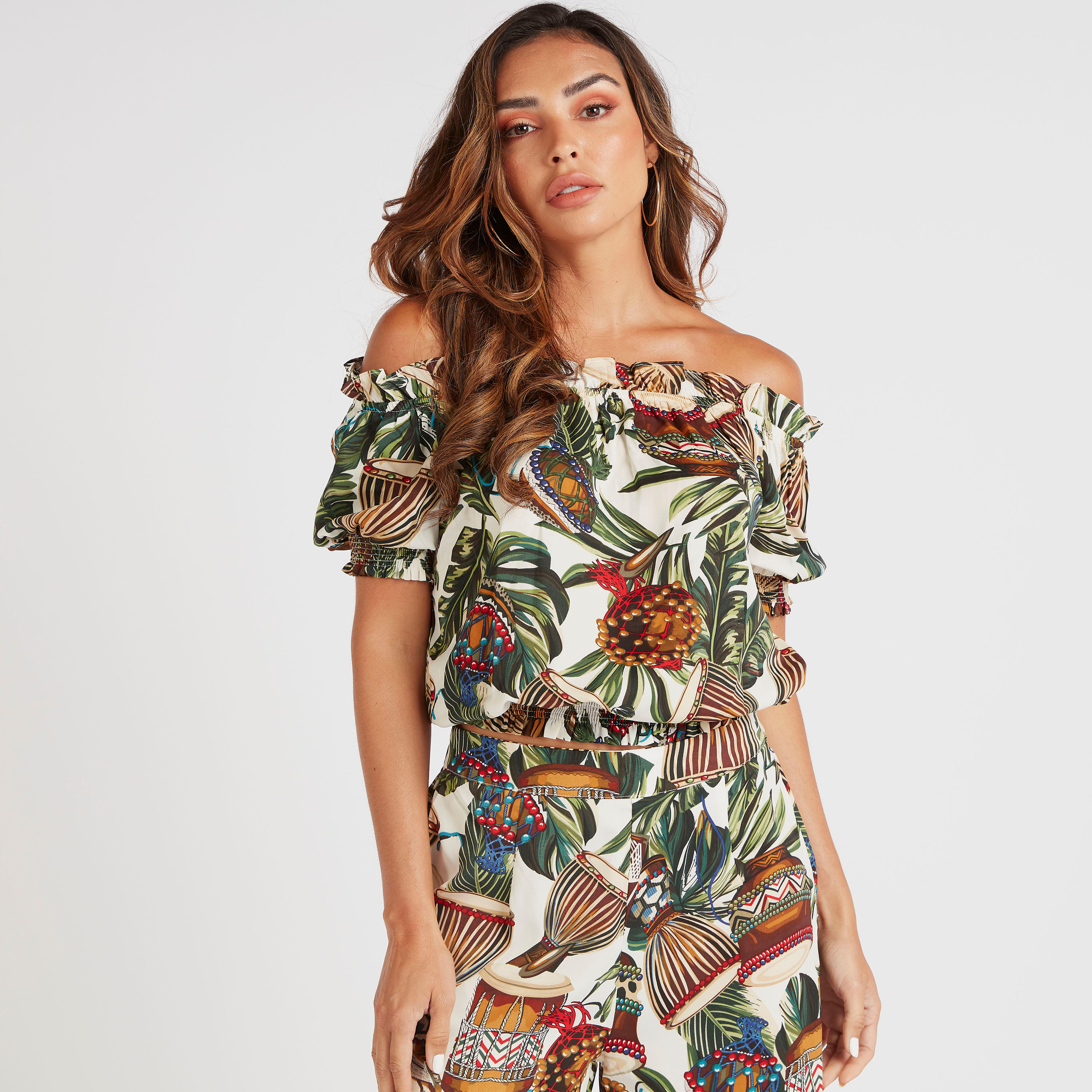بلوزة بياقة باردو وأكمام قصيرة وطبعات زهرية من توإكستريمز-women-clothing-shirtsandblouses-blouses-image-5