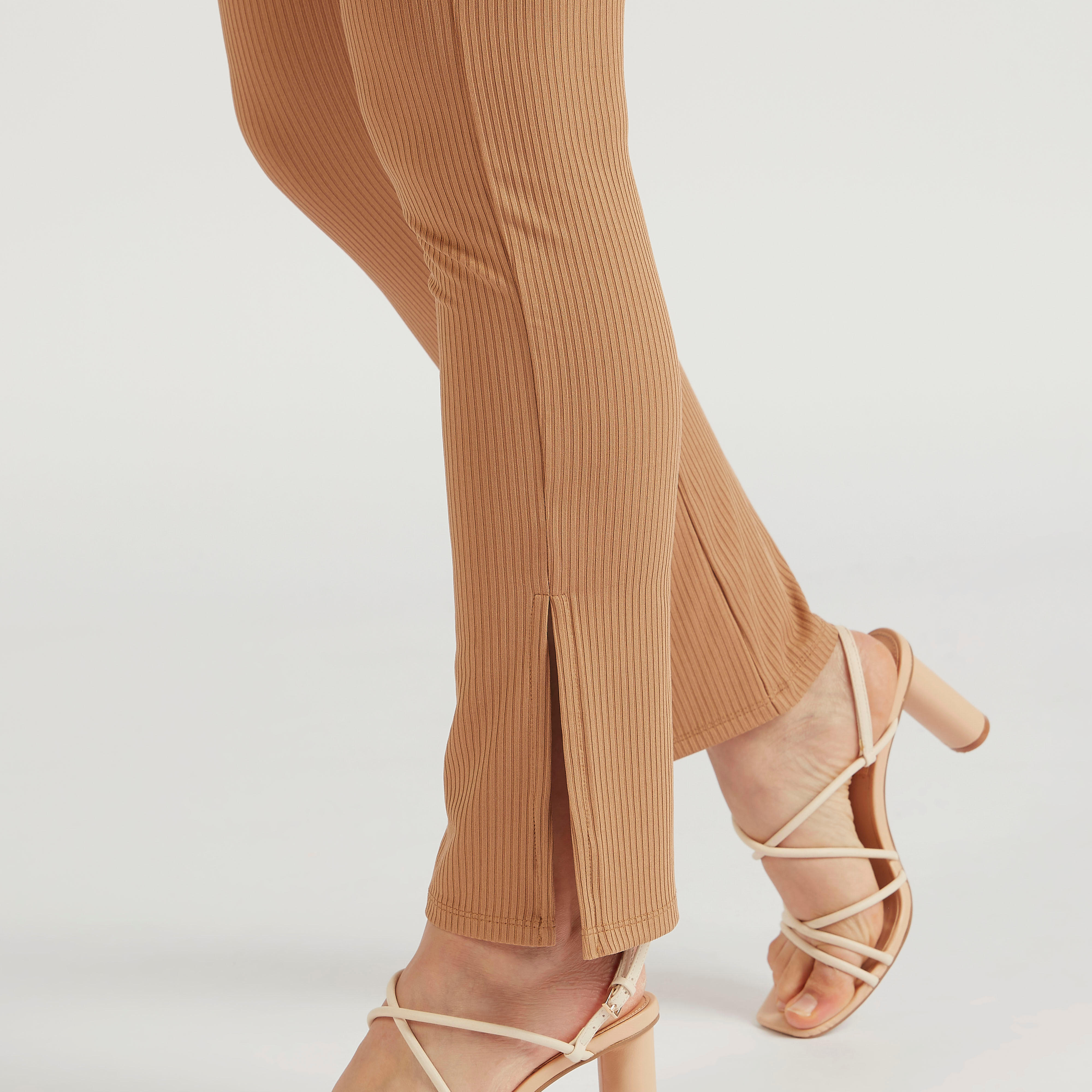 بنطلون جينز ضيّق مضلّع بخصر متوسط الارتفاع وفتحة من توإكستريمز-women-clothing-bottoms-leggings-image-5