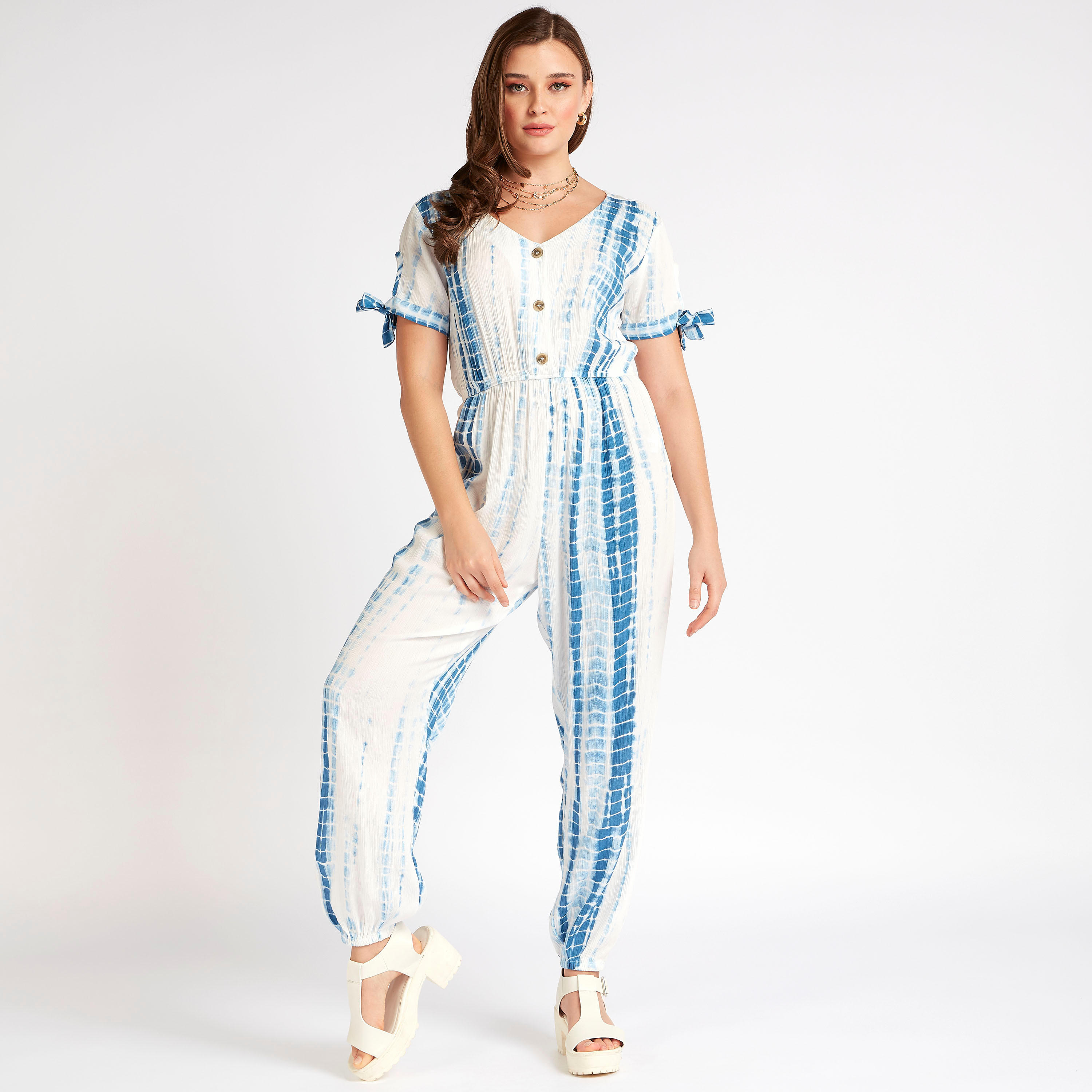 أفرول بياقة على شكل حرف V بطبعات من تو إكستريمز-women-clothing-jumpsuits-image-1
