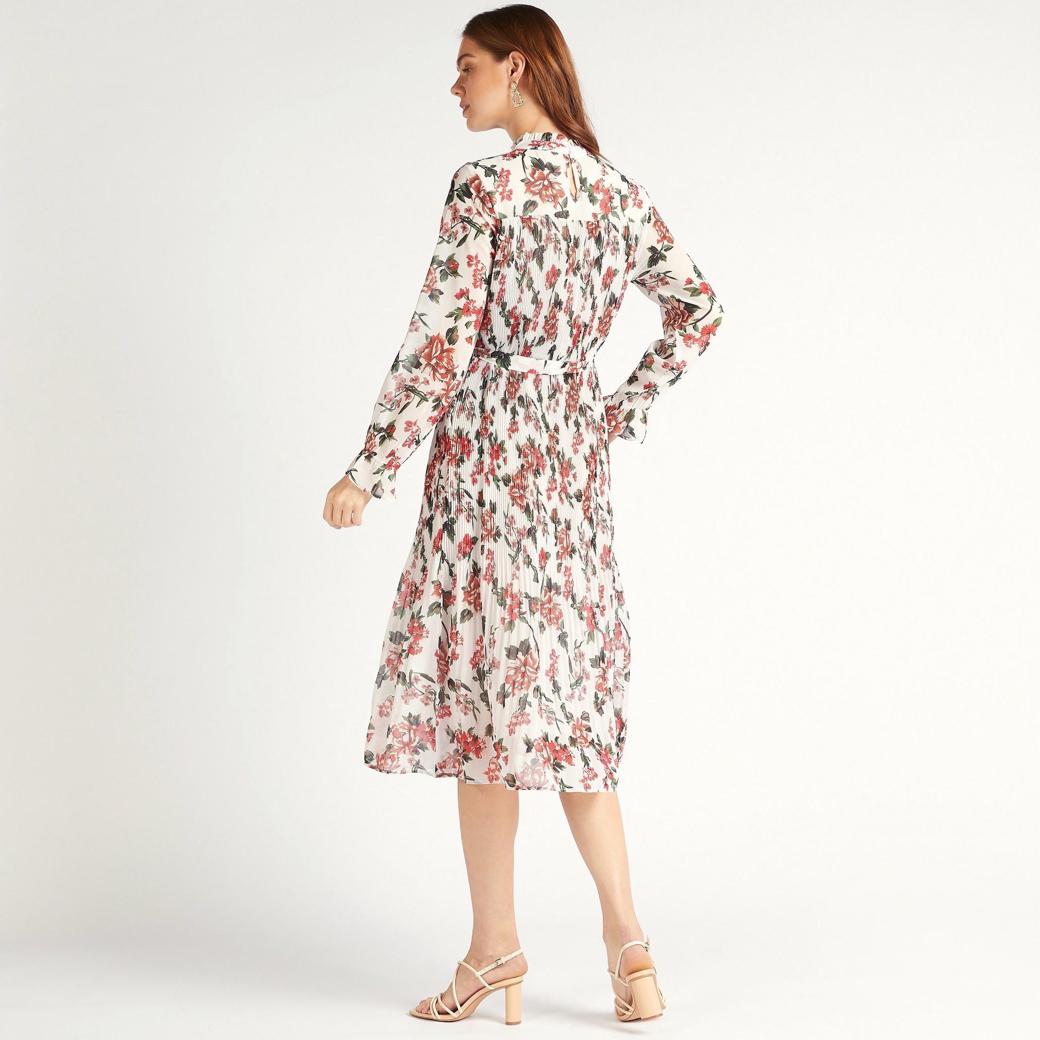 فستان ميدي إيه لاين بطبعات أزهار وياقة عالية وأكمام طويلة من تو إكستريمز-women-clothing-dresses-image-4