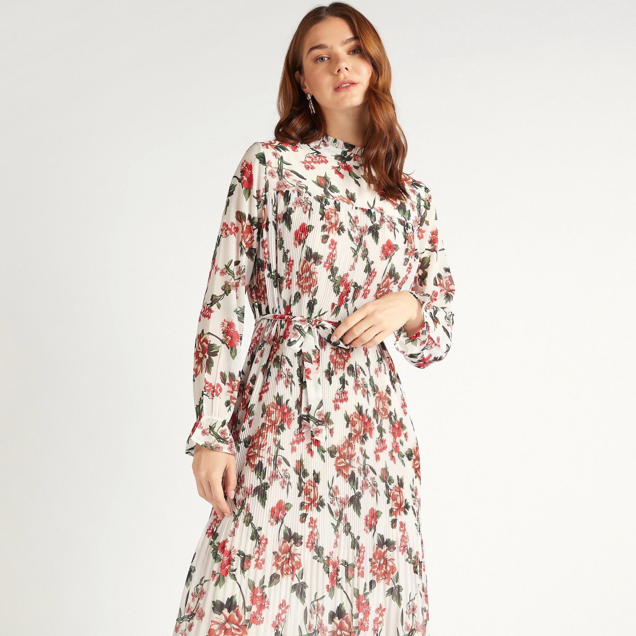 فستان ميدي إيه لاين بطبعات أزهار وياقة عالية وأكمام طويلة من تو إكستريمز-women-clothing-dresses-image-6