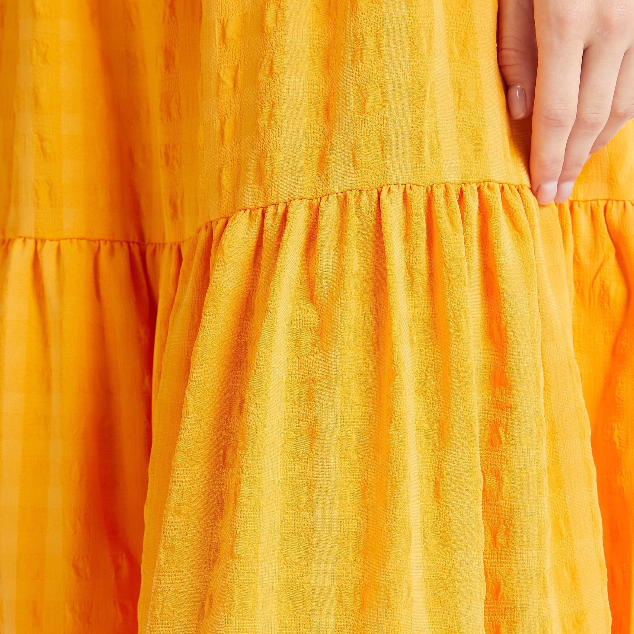 فستان إيه لاين ميدي بارز الملمس بياقة مربّعة وأكمام قصيرة من تو إكستريمز-women-clothing-dresses-image-5