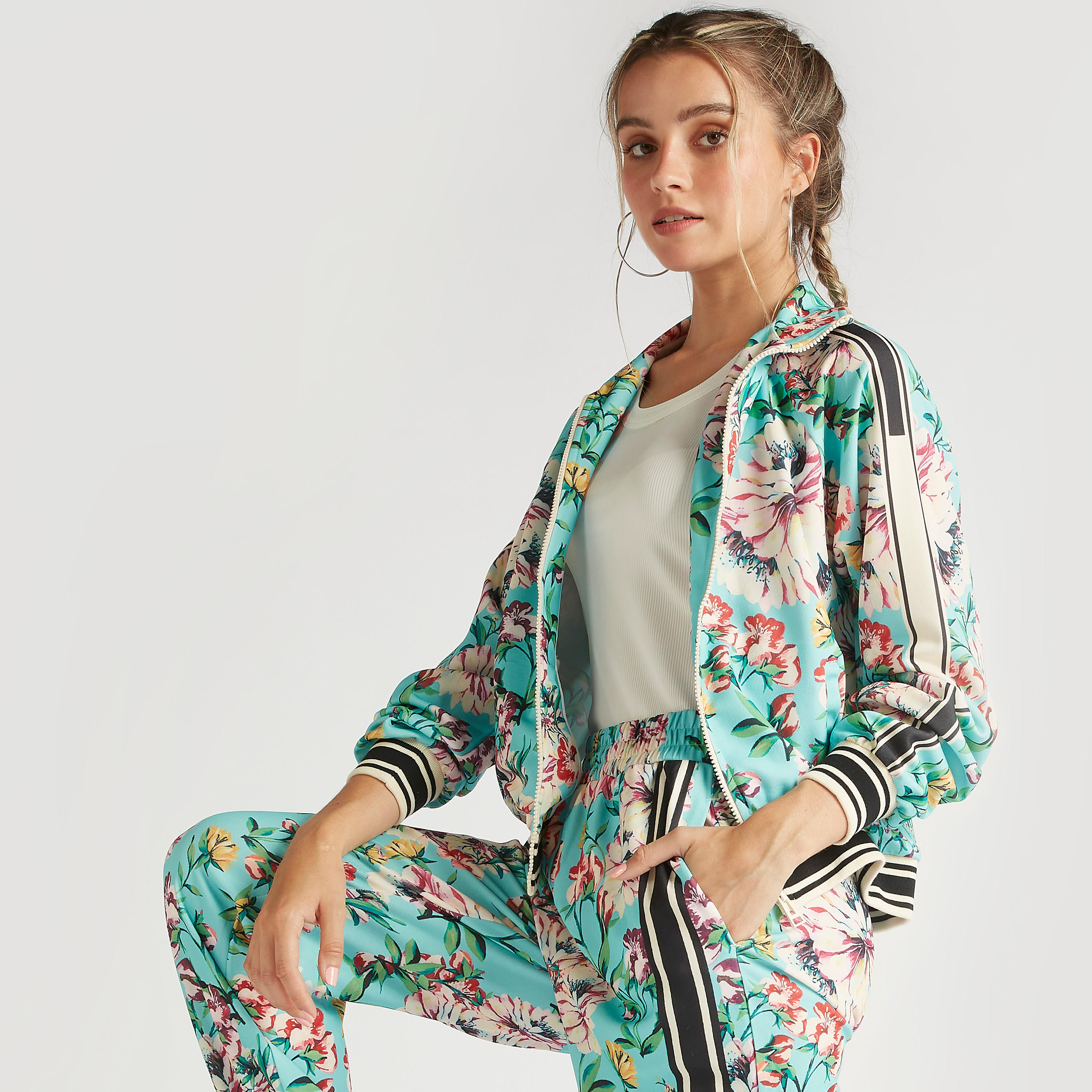 جاكيت بومبر بسحّاب وطبعات أزهار وأكمام طويلة وجيوب من تو إكستريمز-women-winterwear-coatsandjackets-jackets-image-1