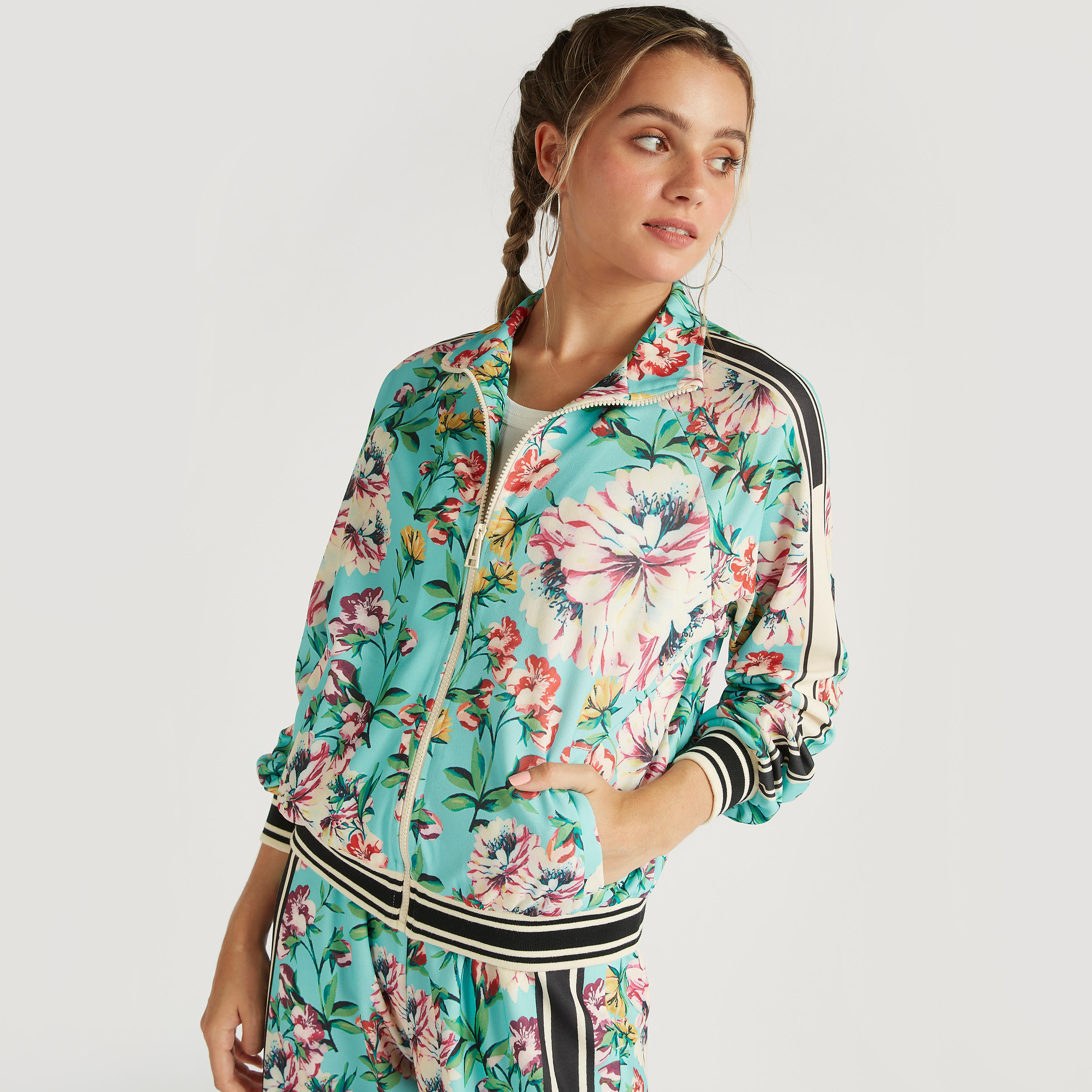جاكيت بومبر بسحّاب وطبعات أزهار وأكمام طويلة وجيوب من تو إكستريمز-women-winterwear-coatsandjackets-jackets-image-5