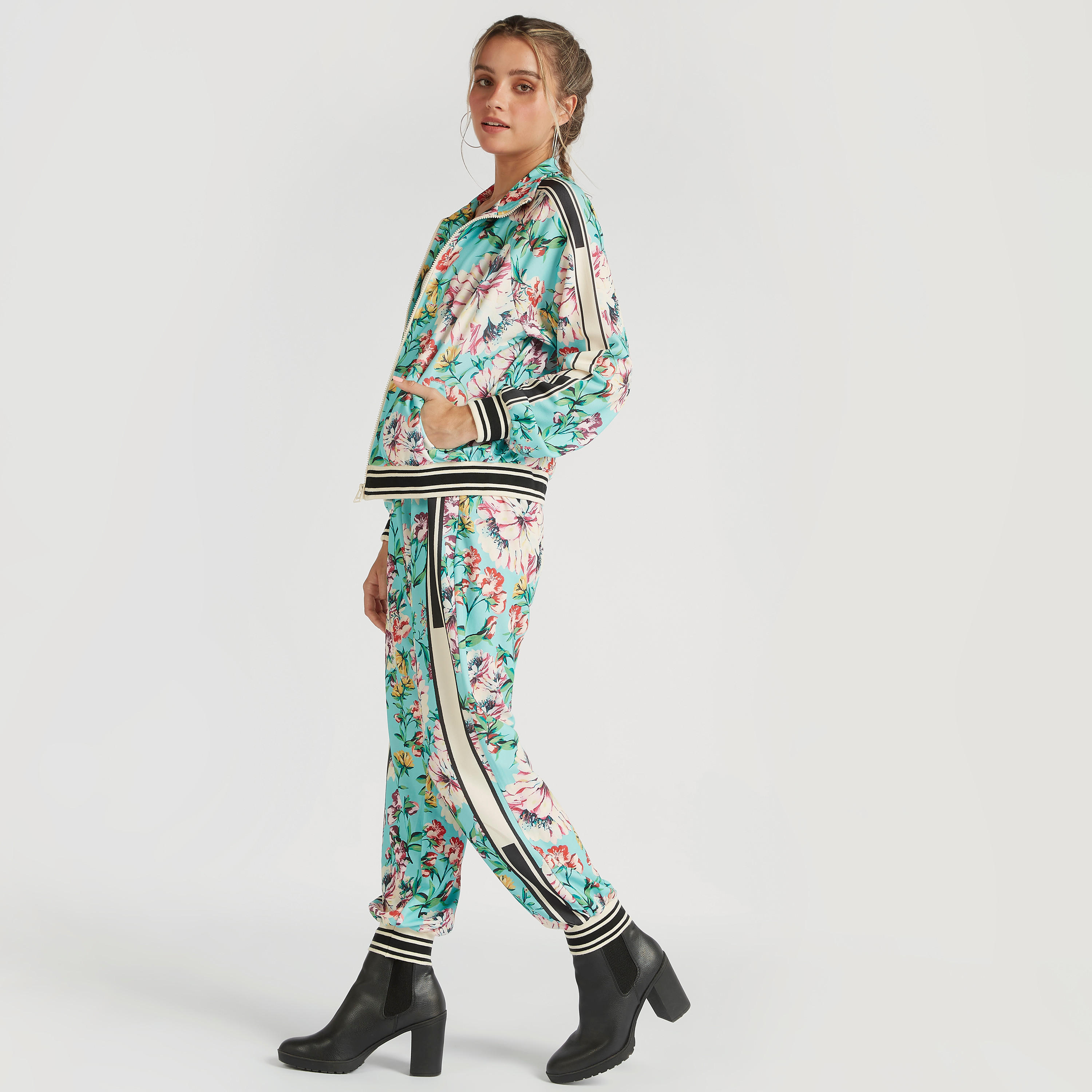 جاكيت بومبر بسحّاب وطبعات أزهار وأكمام طويلة وجيوب من تو إكستريمز-women-winterwear-coatsandjackets-jackets-image-7