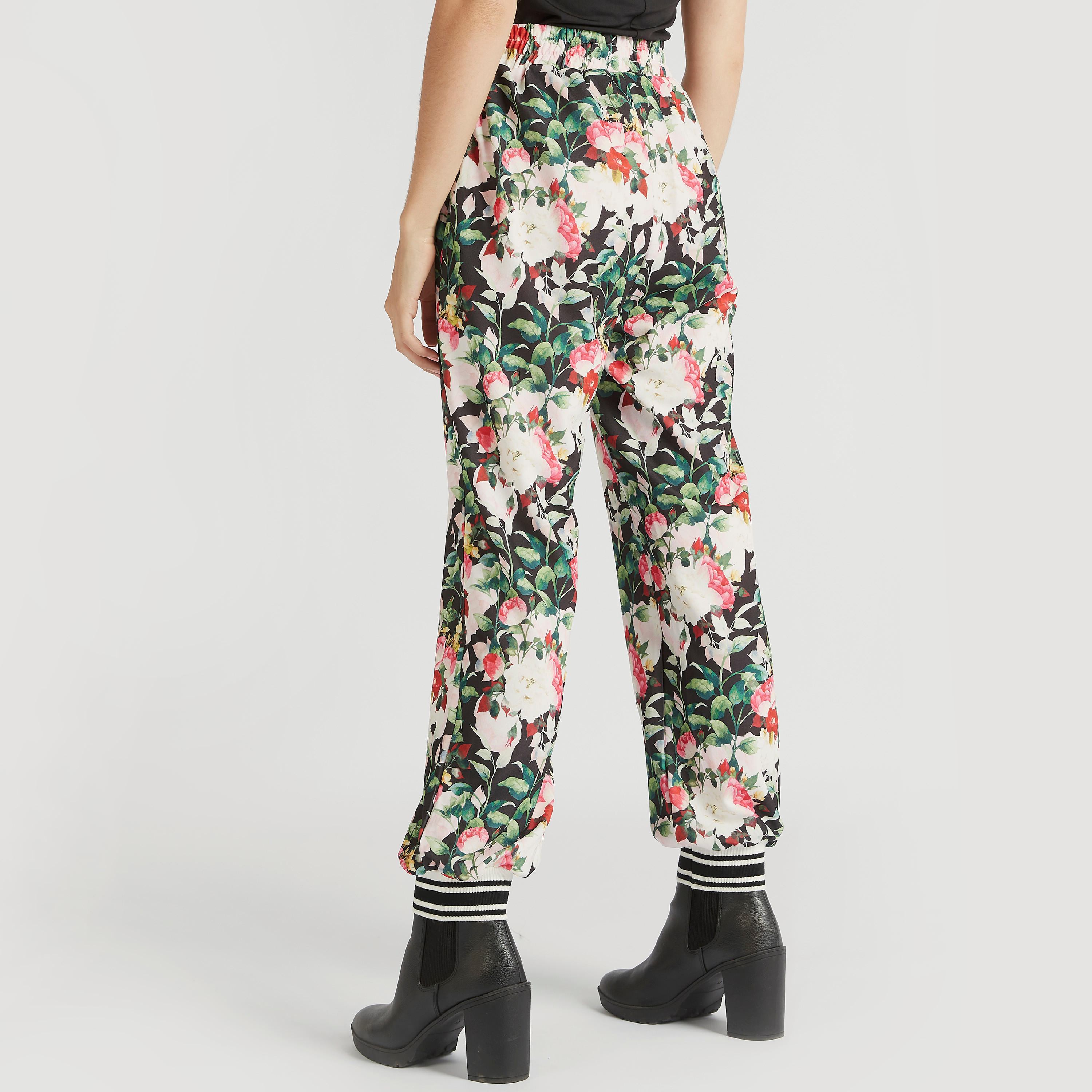 بنطلون رياضي بخصر مطّاطي متوسّط الارتفاع وطبعات أزهار وجيوب تو إكستريمز-women-clothing-bottoms-joggers-image-4