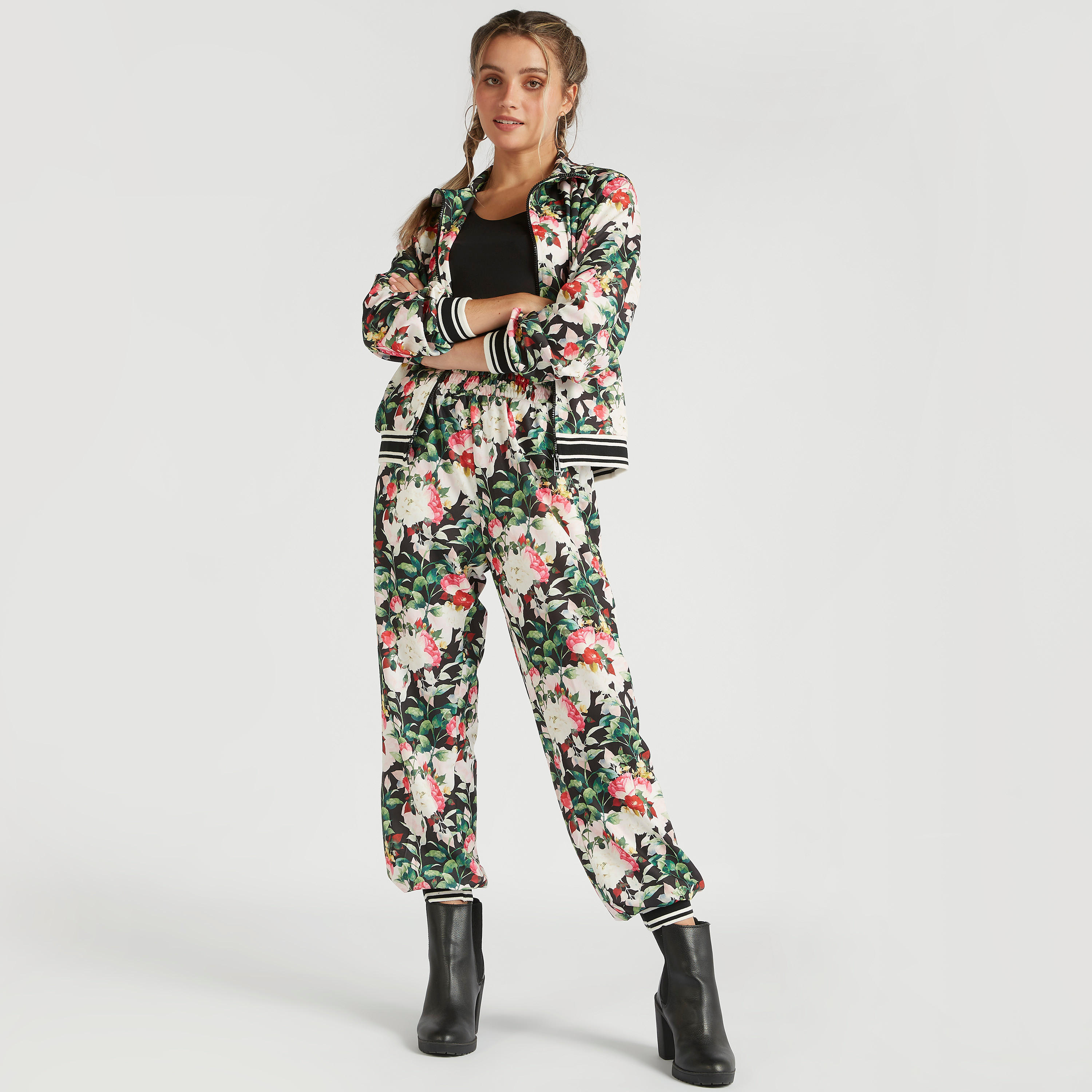 بنطلون رياضي بخصر مطّاطي متوسّط الارتفاع وطبعات أزهار وجيوب تو إكستريمز-women-clothing-bottoms-joggers-image-5