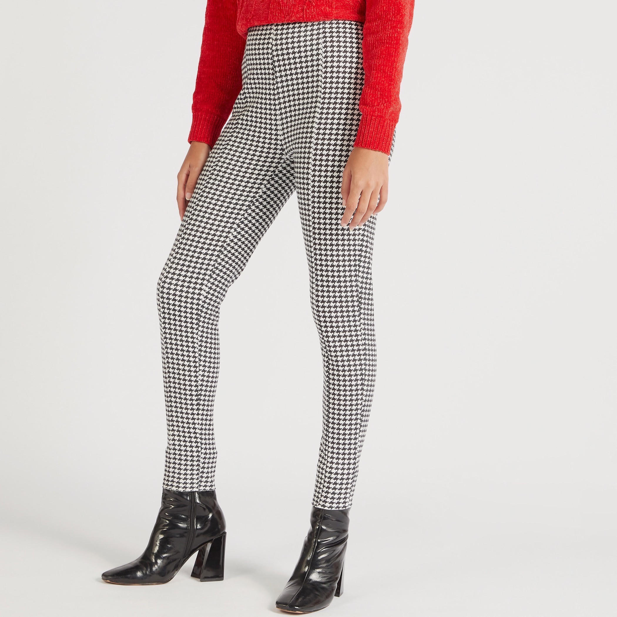 بنطلون ليقنز بخصر مطّاطي متوسّط الارتفاع وطبعات أبيض وأسود من تو إكستريمز-women-clothing-bottoms-leggings-image-1