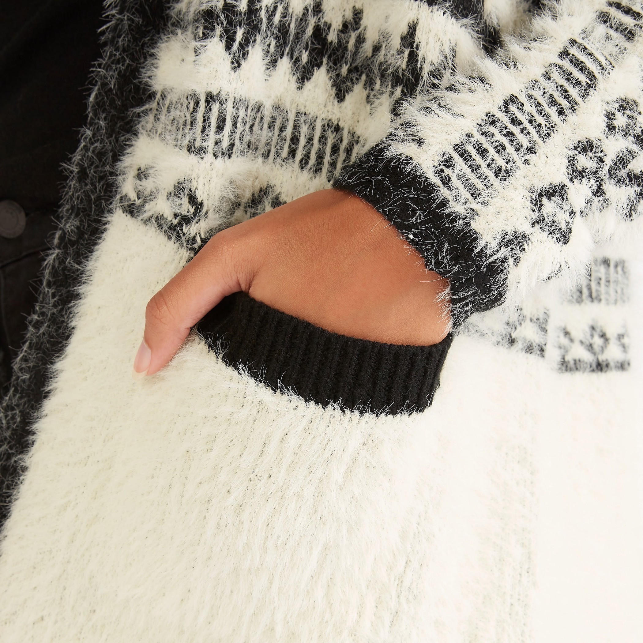 2Xtremz Textured Long Sleeves Cardigan with Hood and Pockets-women-winterwear-cardigansandjumpers-cardigans-image-3