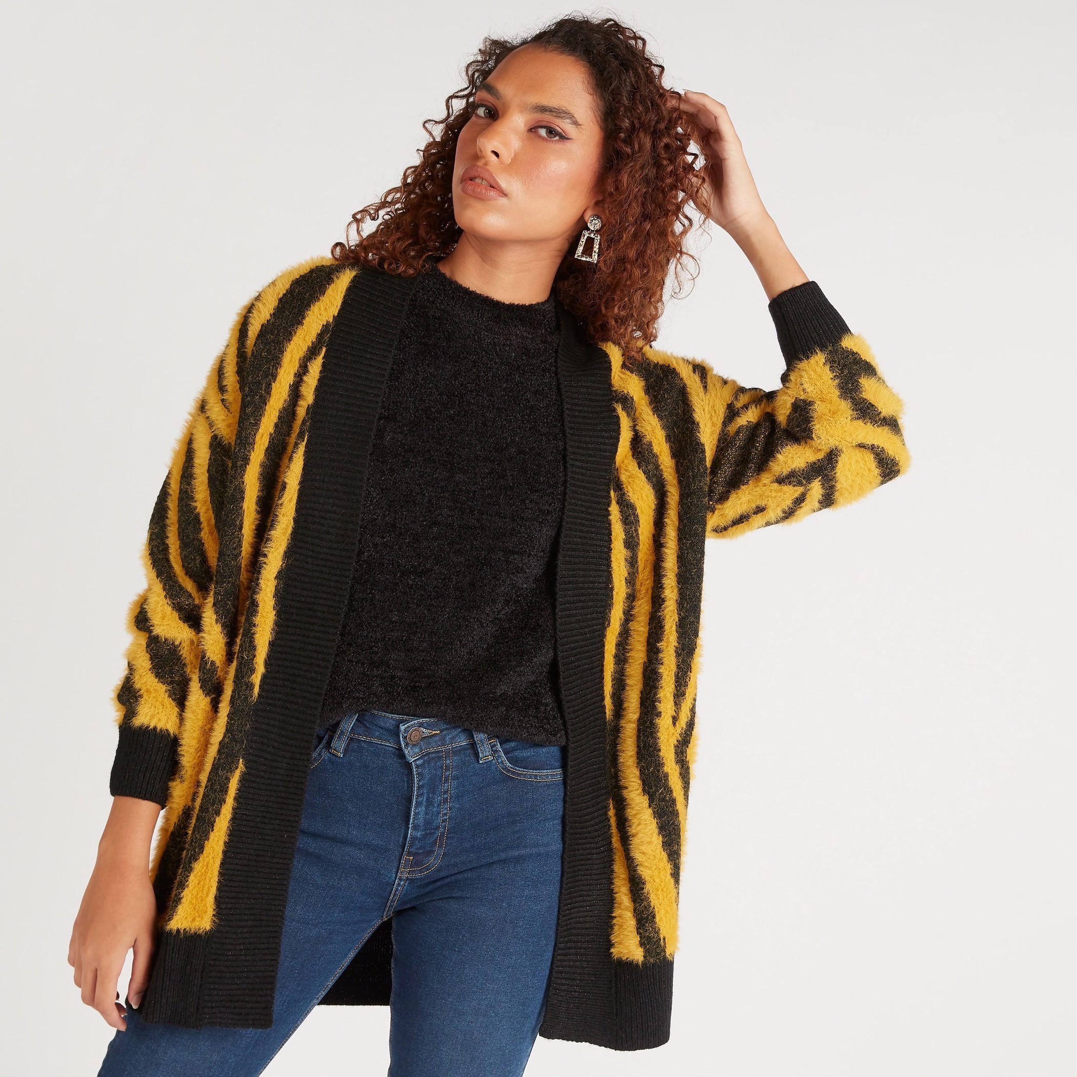 كارديجان بطبعات حيوانات وياقة منسدلة وأكمام طويلة من تو إكستريمز-women-winterwear-cardigansandjumpers-cardigans-image-1