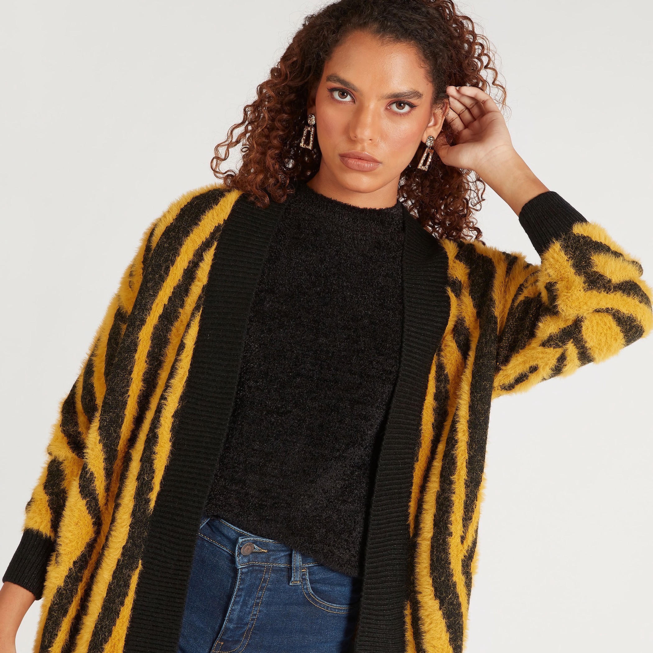 كارديجان بطبعات حيوانات وياقة منسدلة وأكمام طويلة من تو إكستريمز-women-winterwear-cardigansandjumpers-cardigans-image-3