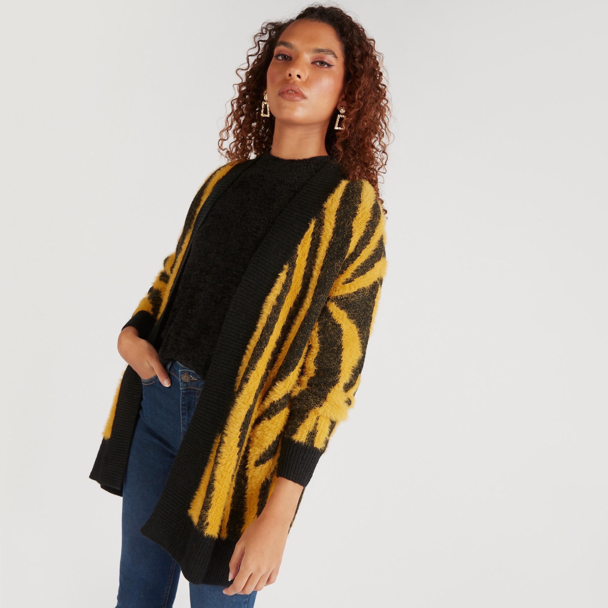 كارديجان بطبعات حيوانات وياقة منسدلة وأكمام طويلة من تو إكستريمز-women-winterwear-cardigansandjumpers-cardigans-image-5