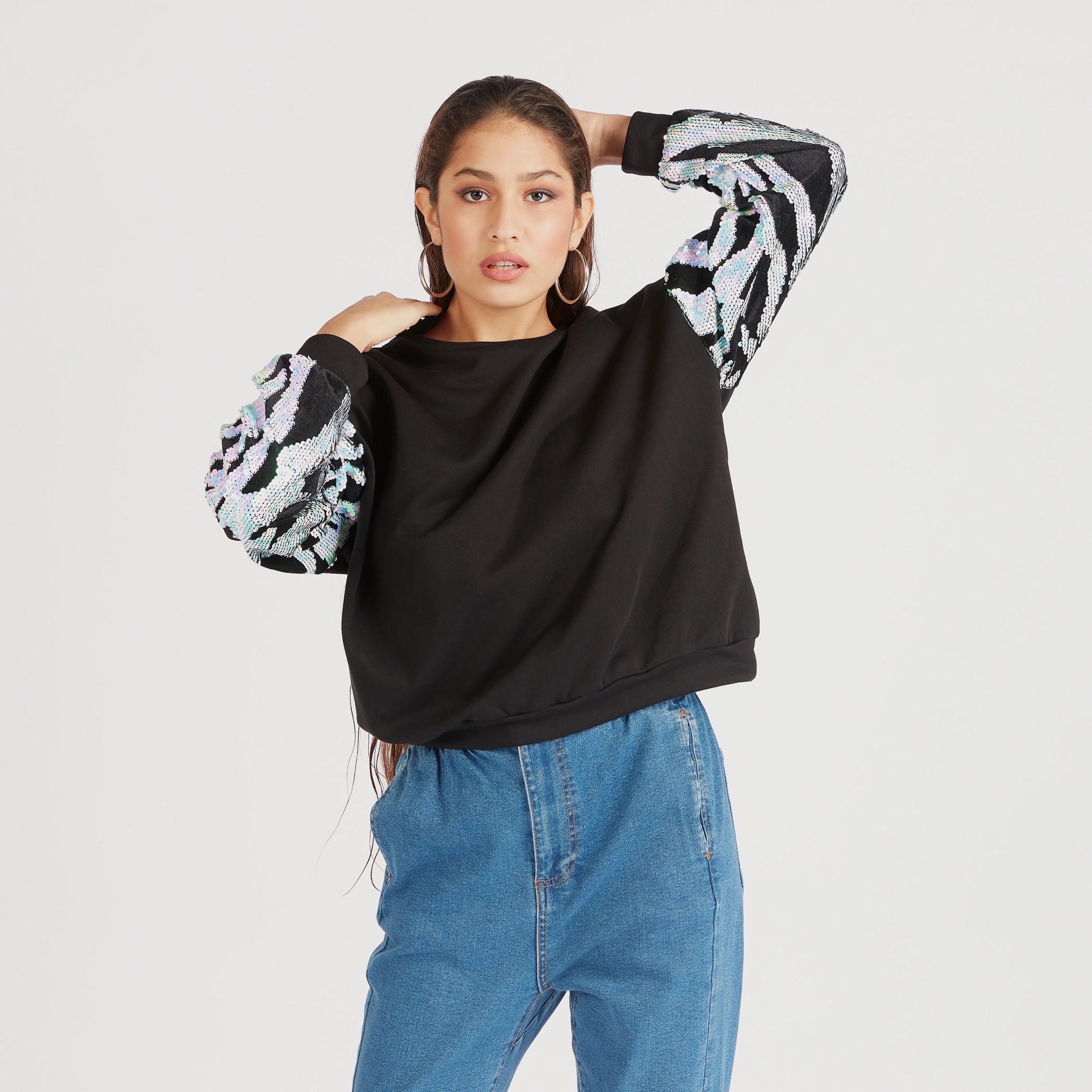 سويت شيرت مزيّن بياقة ضيّقة وأكمام طويلة من توإكستريمز-women-winterwear-hoodiesandsweatshirts-sweatshirts-image-1