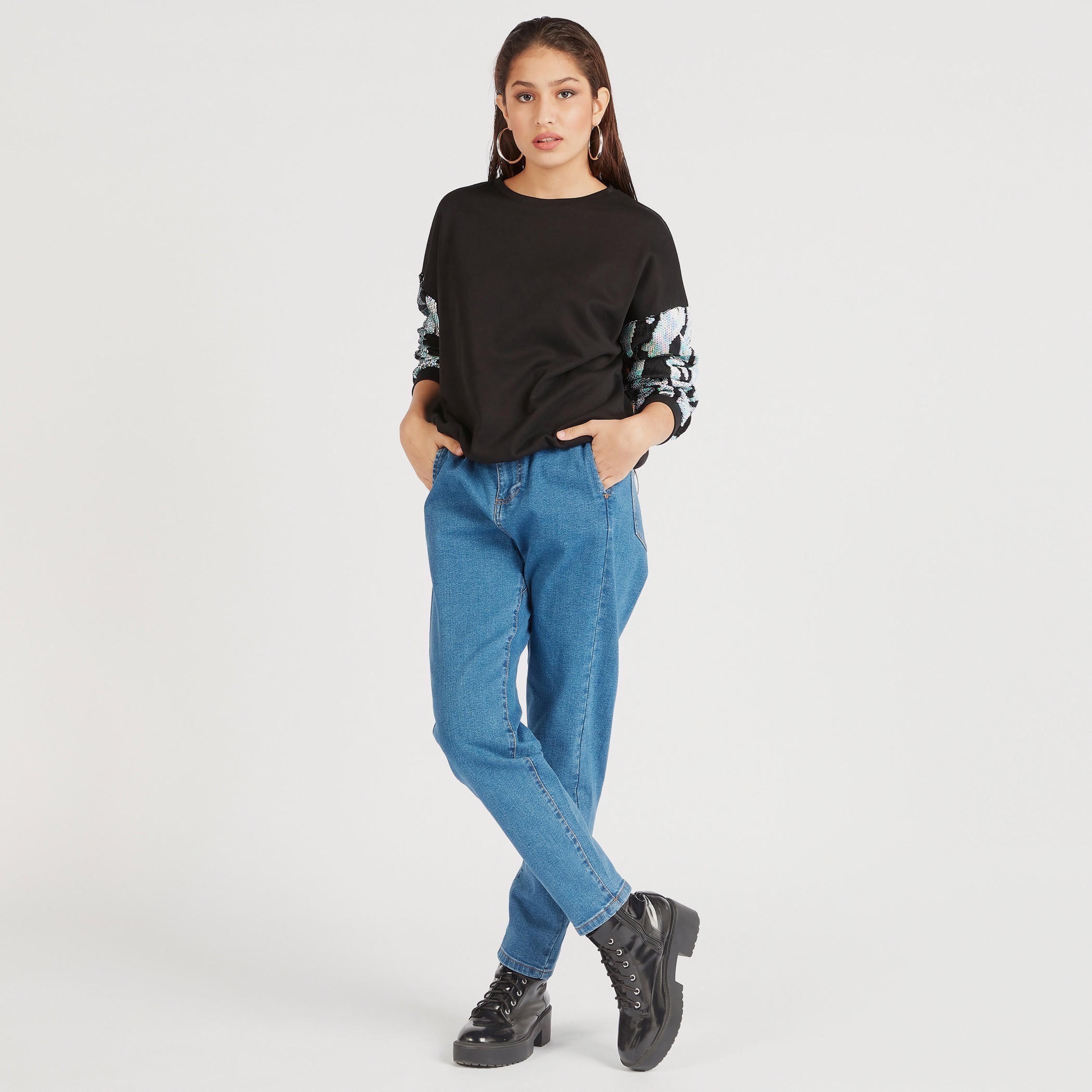 سويت شيرت مزيّن بياقة ضيّقة وأكمام طويلة من توإكستريمز-women-winterwear-hoodiesandsweatshirts-sweatshirts-image-2