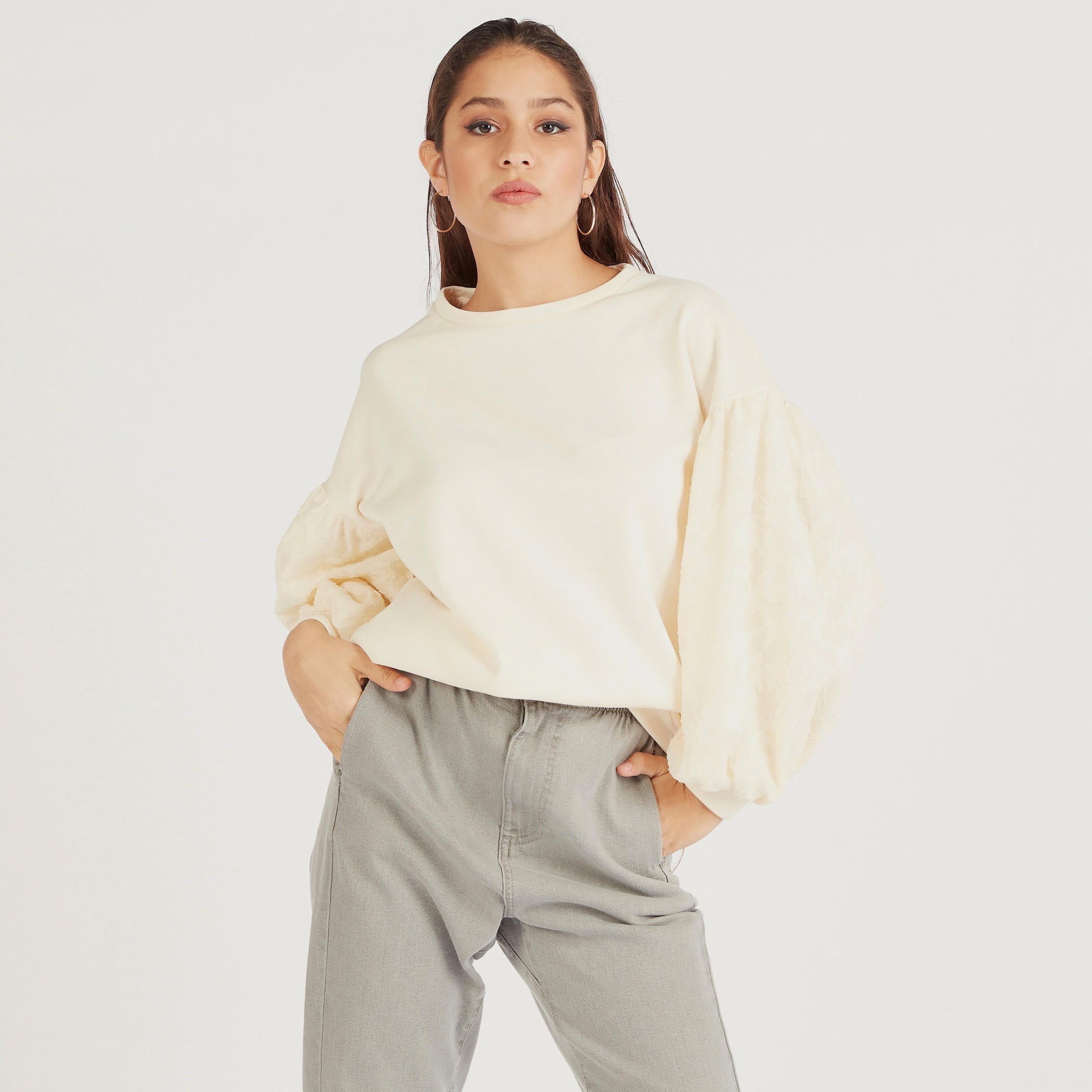 سويت شيرت بياقة ضيّقة وأكمام طويلة وتفاصيل دانتيل من توإكستريمز-women-winterwear-hoodiesandsweatshirts-sweatshirts-image-1